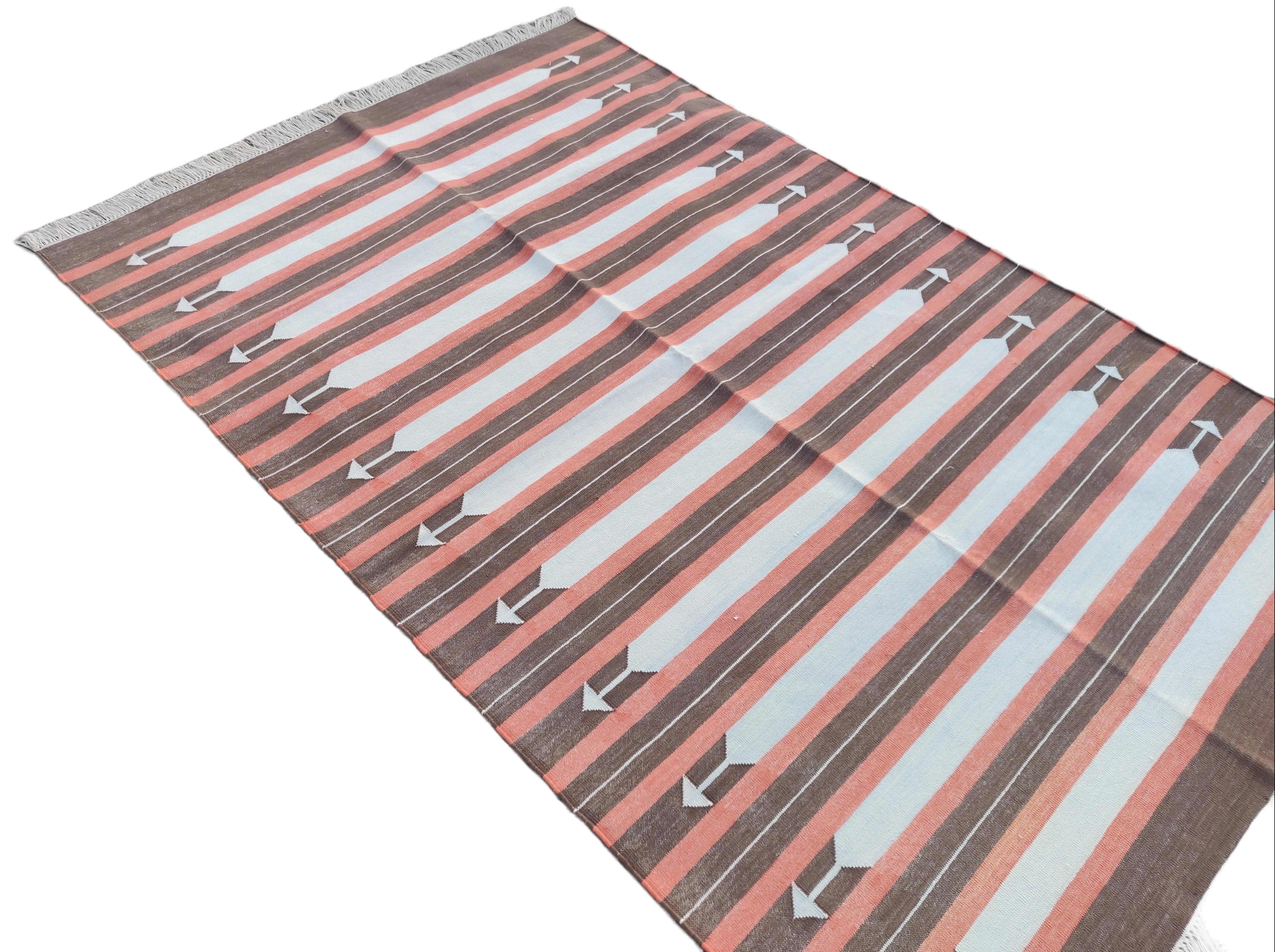 Tapis de sol en coton tissé à plat, 4x6 Brown and Coral Striped Indian Dhurrie en vente 1
