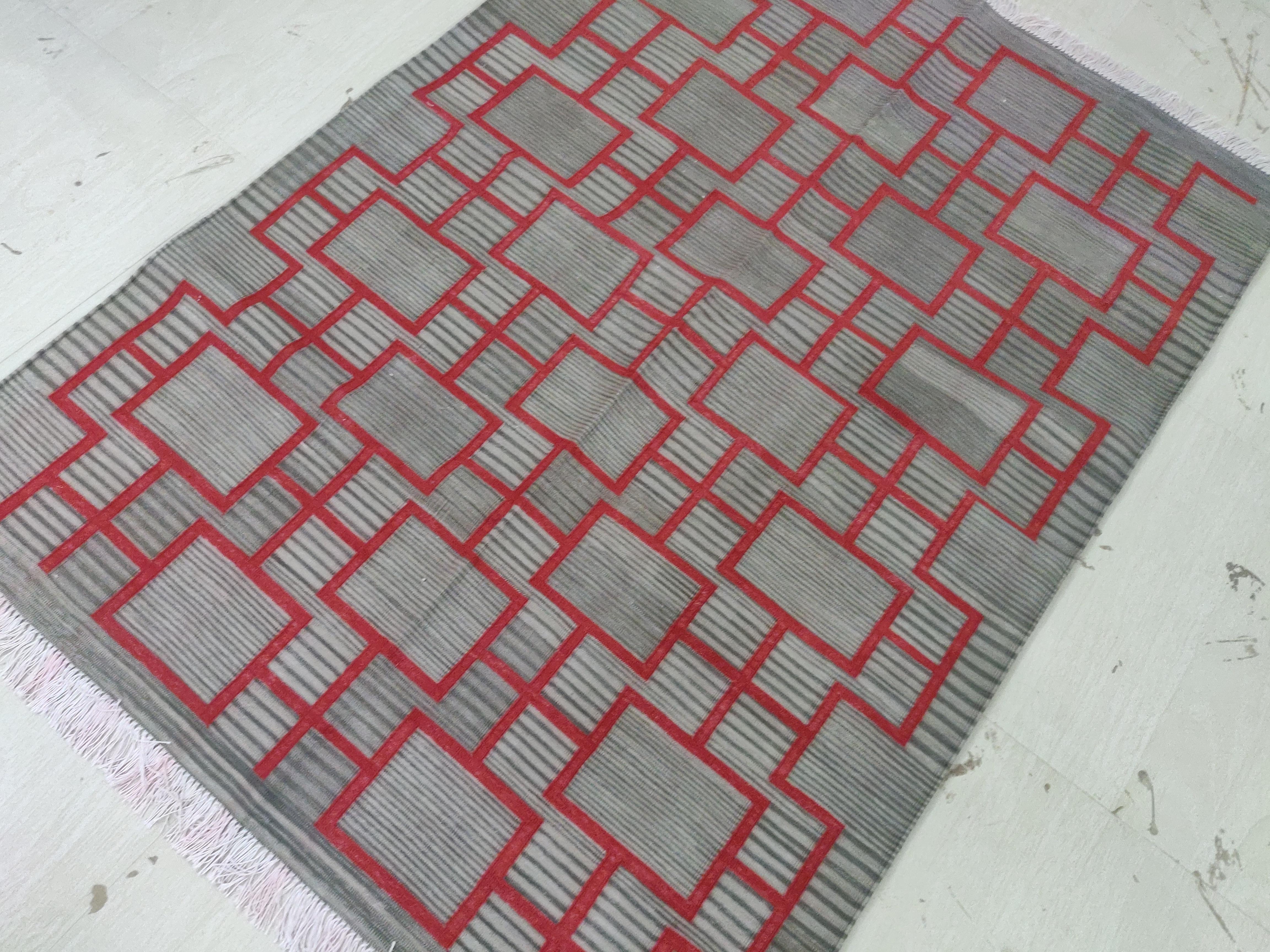 Handmade Cotton Area Flat Weave Rug, 4x6 Brown And Red Geometric Indian Dhurrie In New Condition For Sale In Jaipur, IN