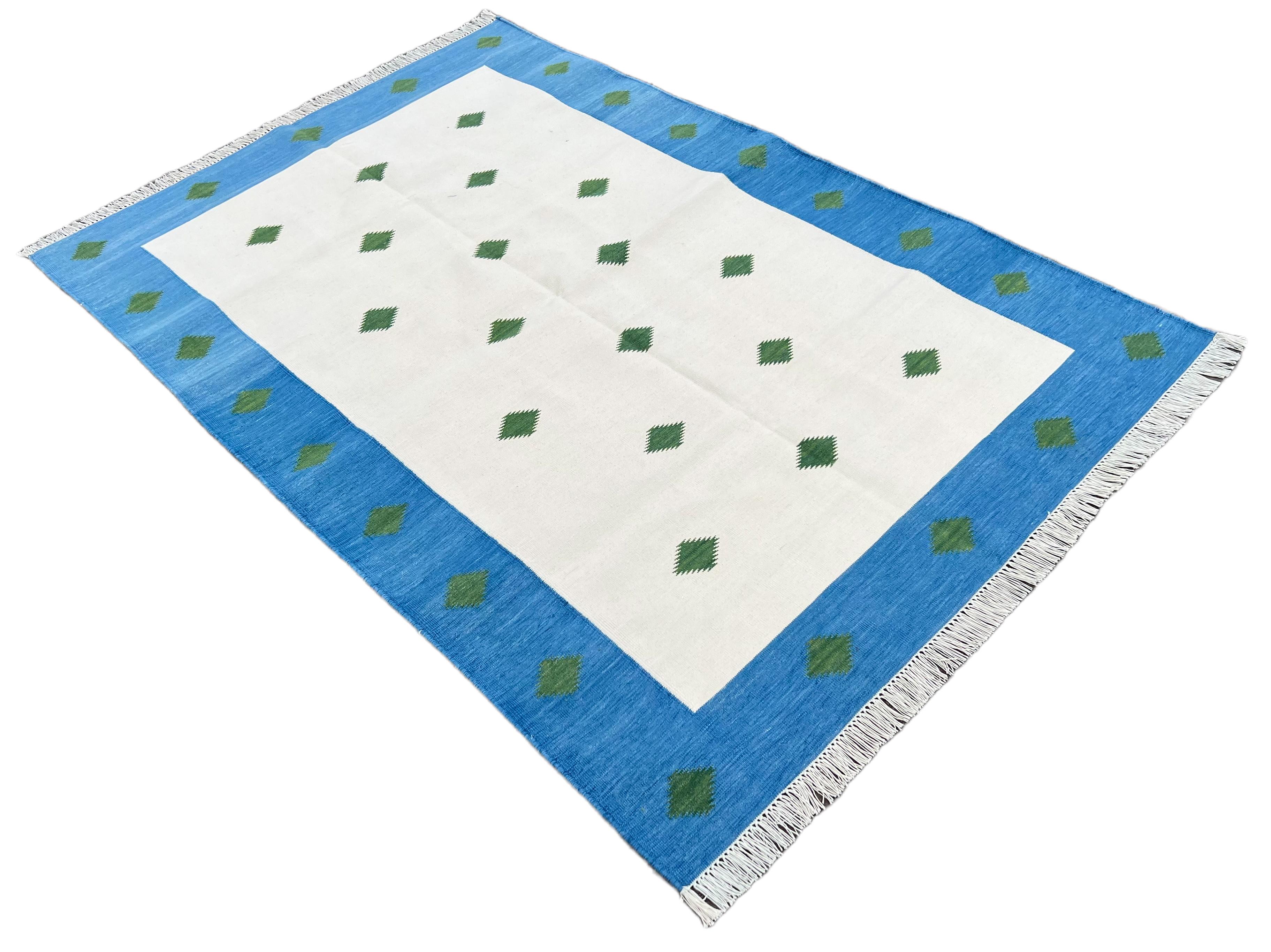 Handgefertigter flacher Baumwollteppich mit Flachgewebe, 4x6 Cremefarbener und blauer Diamant Indischer Dhurrie im Angebot 3
