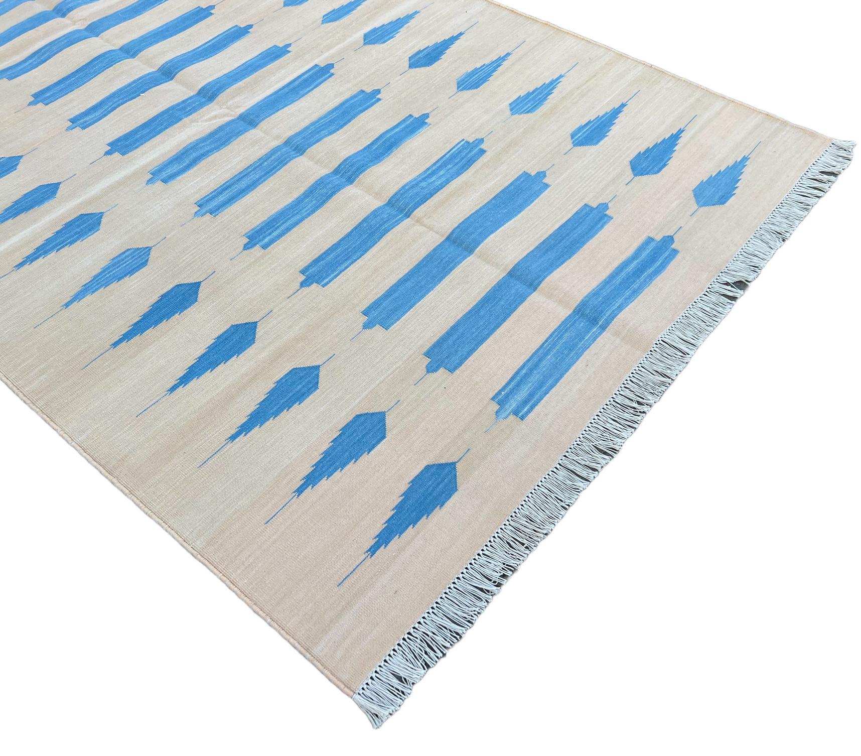 Handmade Cotton Area Flat Weave Rug, 4x6 Cream And Blue Striped Indian Dhurrie In New Condition For Sale In Jaipur, IN