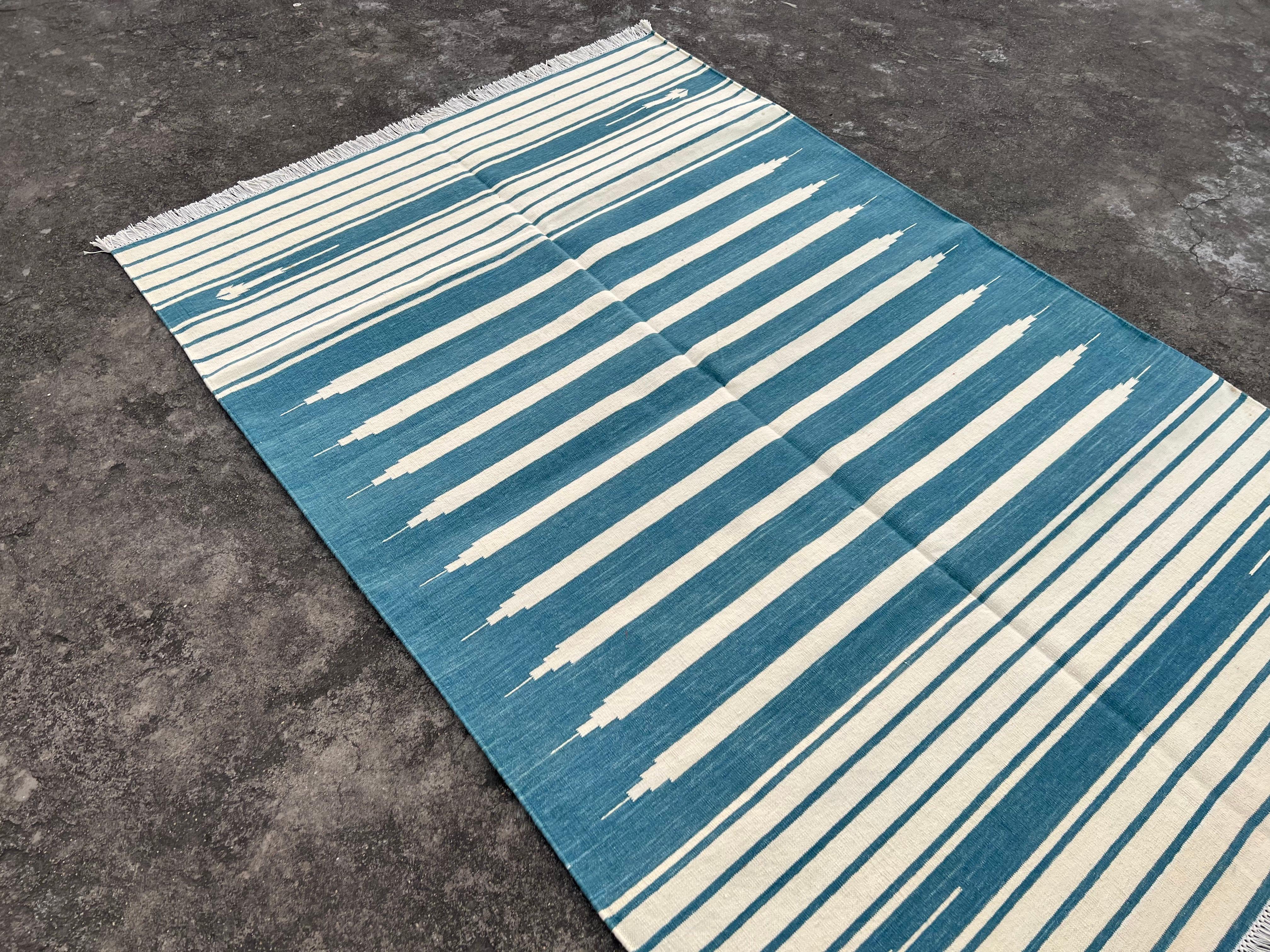 Handmade Cotton Area Flat Weave Rug, 4x6 Cream And Blue Striped Indian Dhurrie In New Condition For Sale In Jaipur, IN