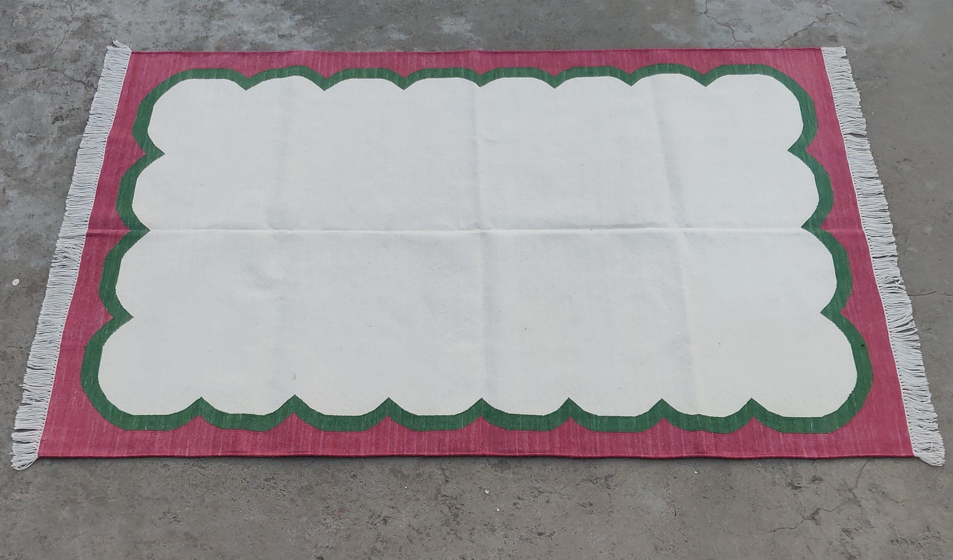 Handgefertigter Flachgewebe-Teppich aus Baumwolle, 4x6 Creme und Rosa mit Wellenschliff, indischer Dhurrie im Angebot 3