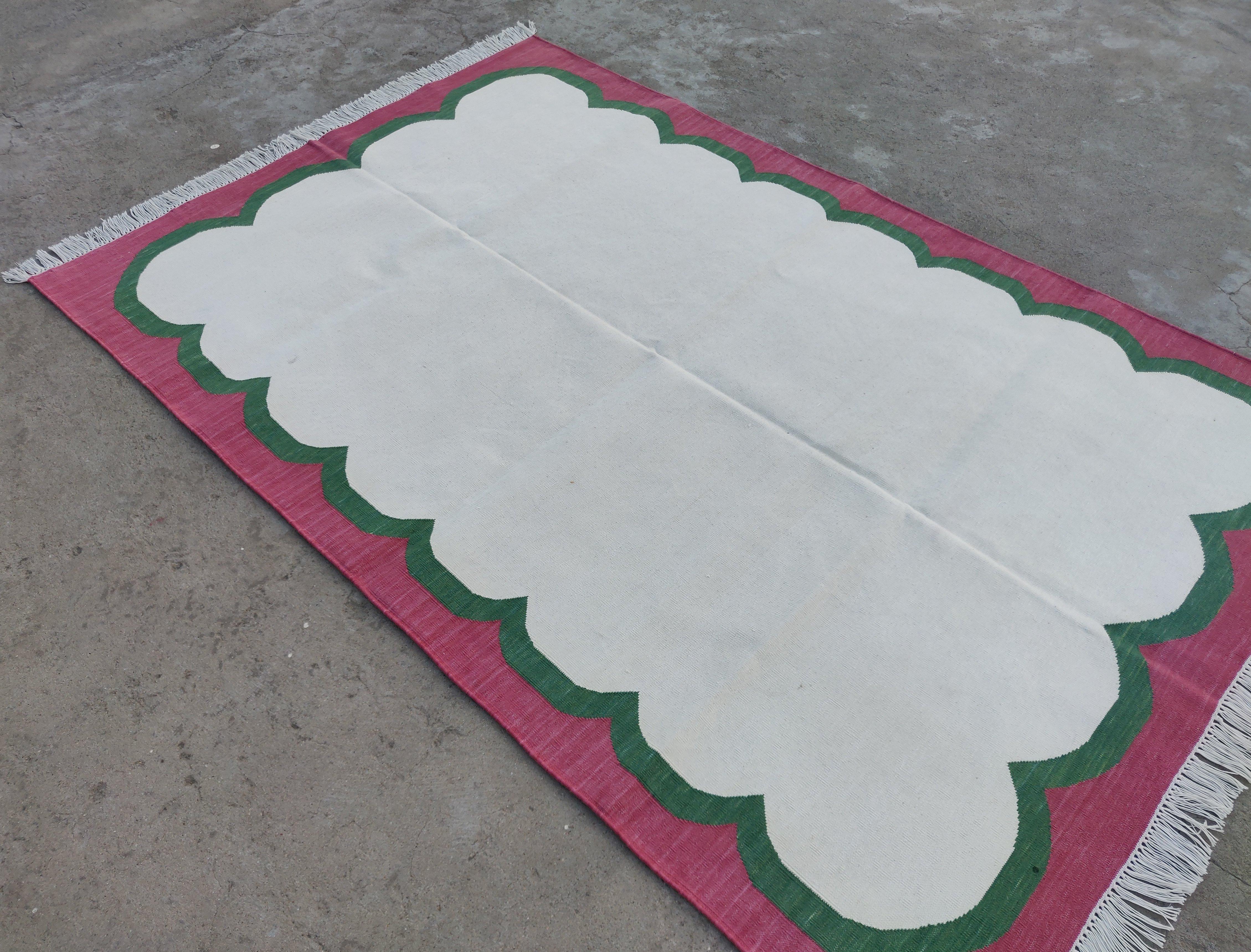 Handmade Cotton Area Flat Weave Rug, 4x6 Cream And Pink Scalloped Indian Dhurrie For Sale 3