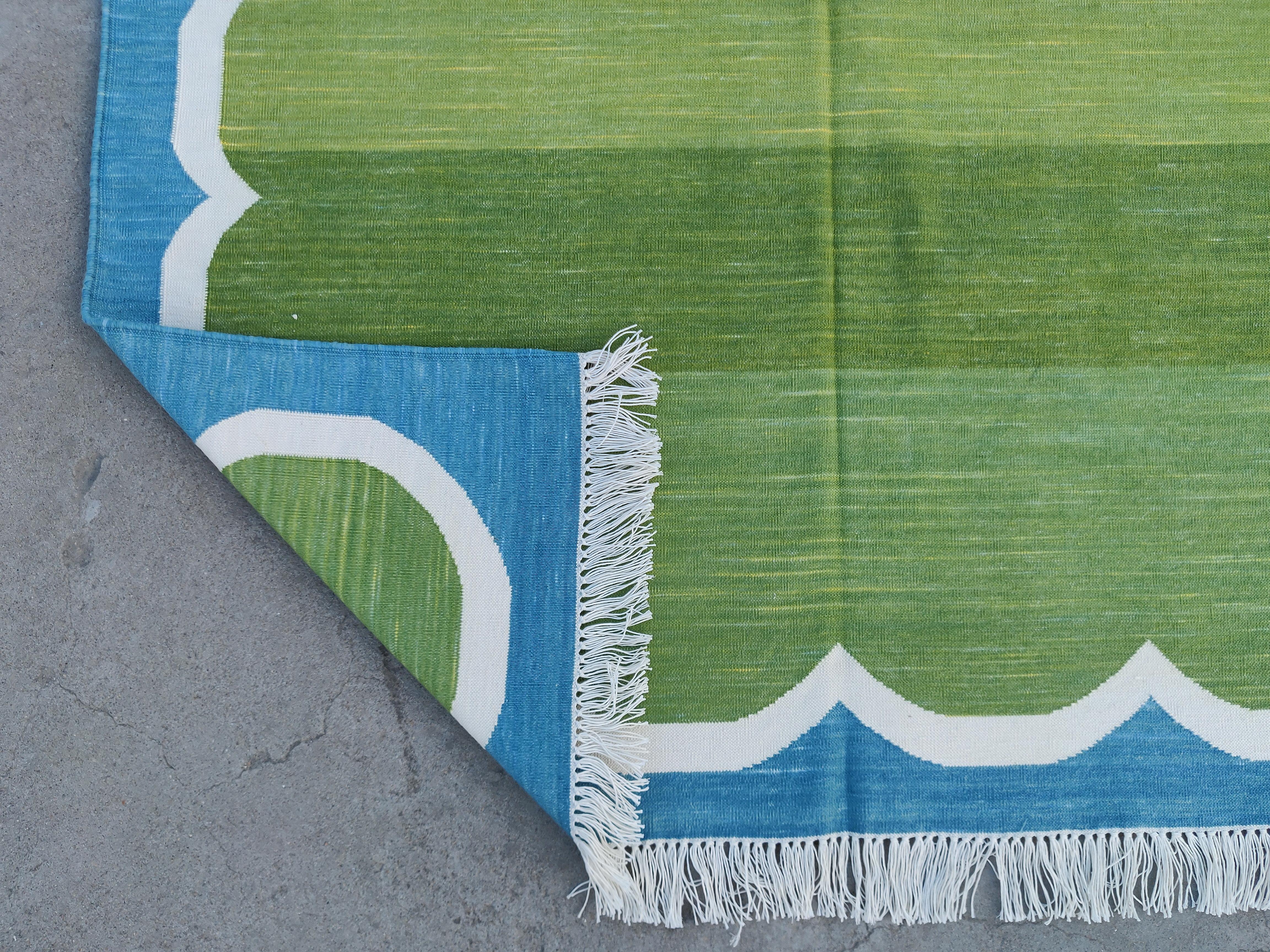Handmade Cotton Area Flat Weave Rug, 4x6 Green And Blue Scalloped Indian Dhurrie For Sale 5