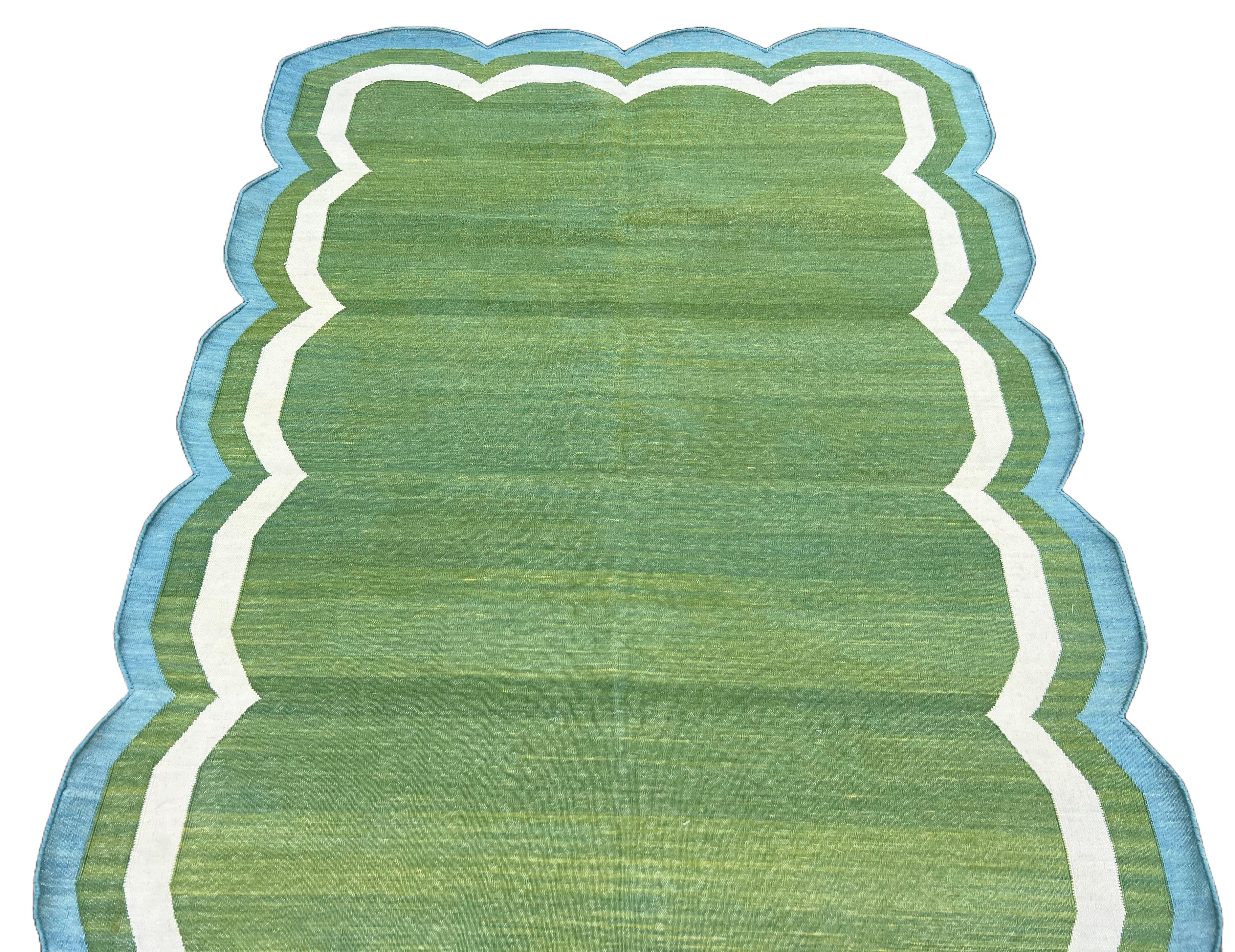Handmade Cotton Area Flat Weave Rug, 4x6 Green And Blue Scalloped Indian Dhurrie In New Condition In Jaipur, IN