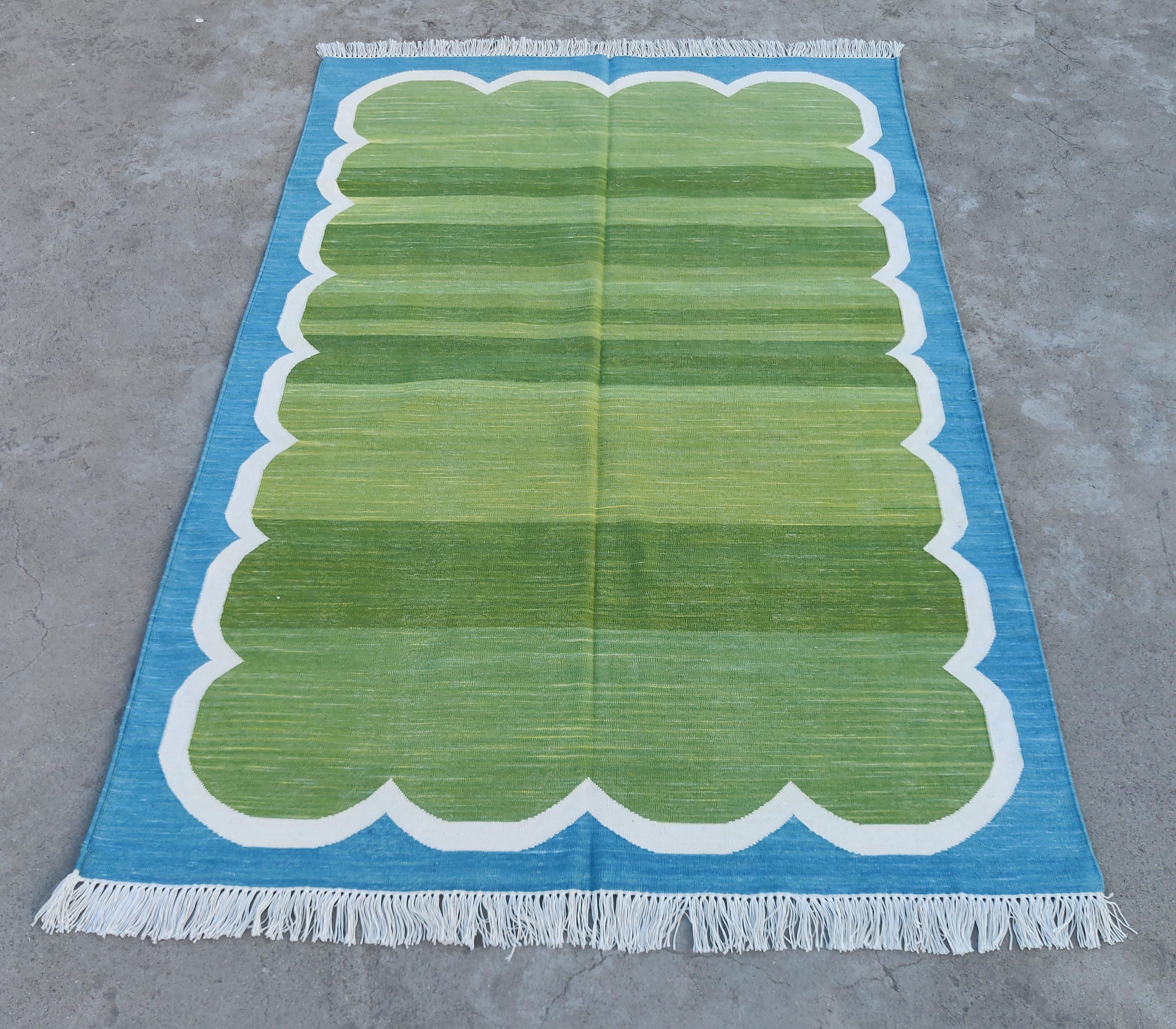 Handmade Cotton Area Flat Weave Rug, 4x6 Green And Blue Scalloped Indian Dhurrie For Sale 2