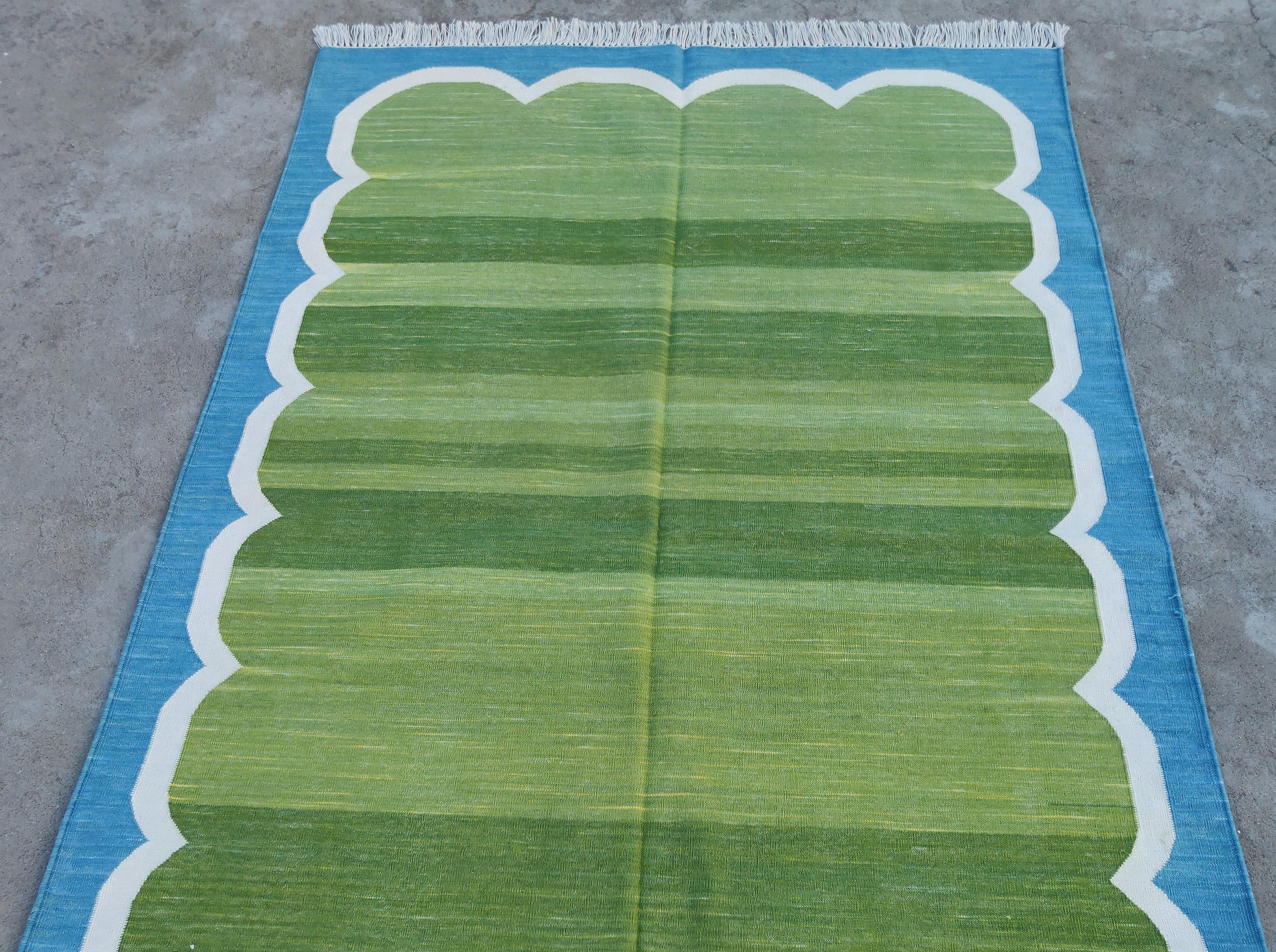 Handmade Cotton Area Flat Weave Rug, 4x6 Green And Blue Scalloped Indian Dhurrie For Sale 3