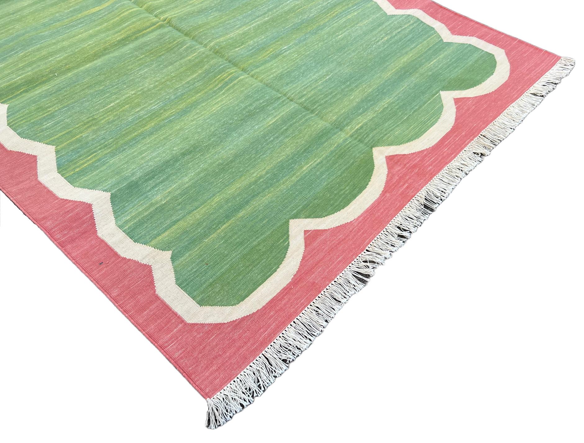 Hand-Woven Handmade Cotton Area Flat Weave Rug, 4x6 Green And Coral Scallop Indian Dhurrie For Sale