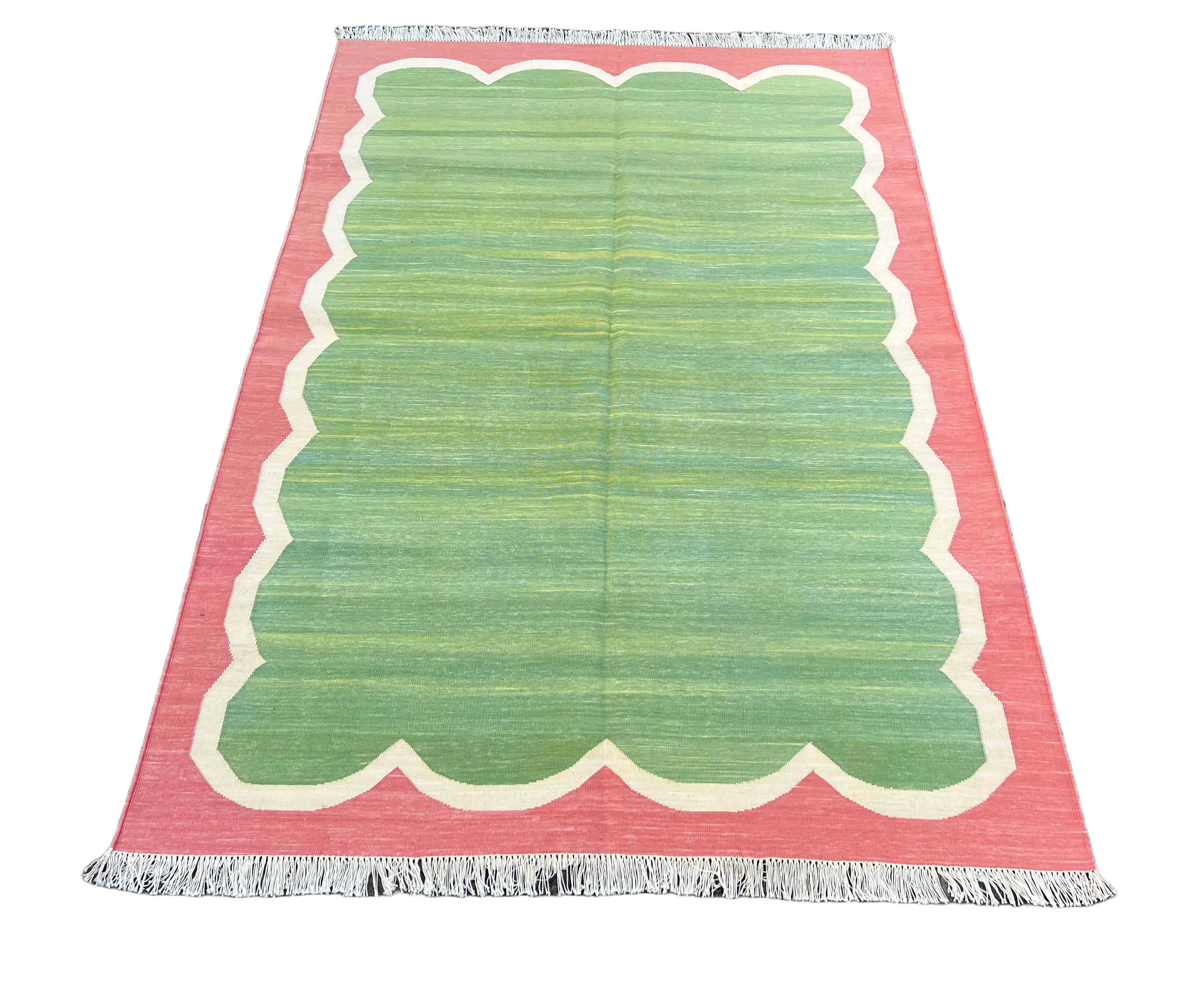 Handmade Cotton Area Flat Weave Rug, 4x6 Green And Coral Scallop Indian Dhurrie In New Condition For Sale In Jaipur, IN