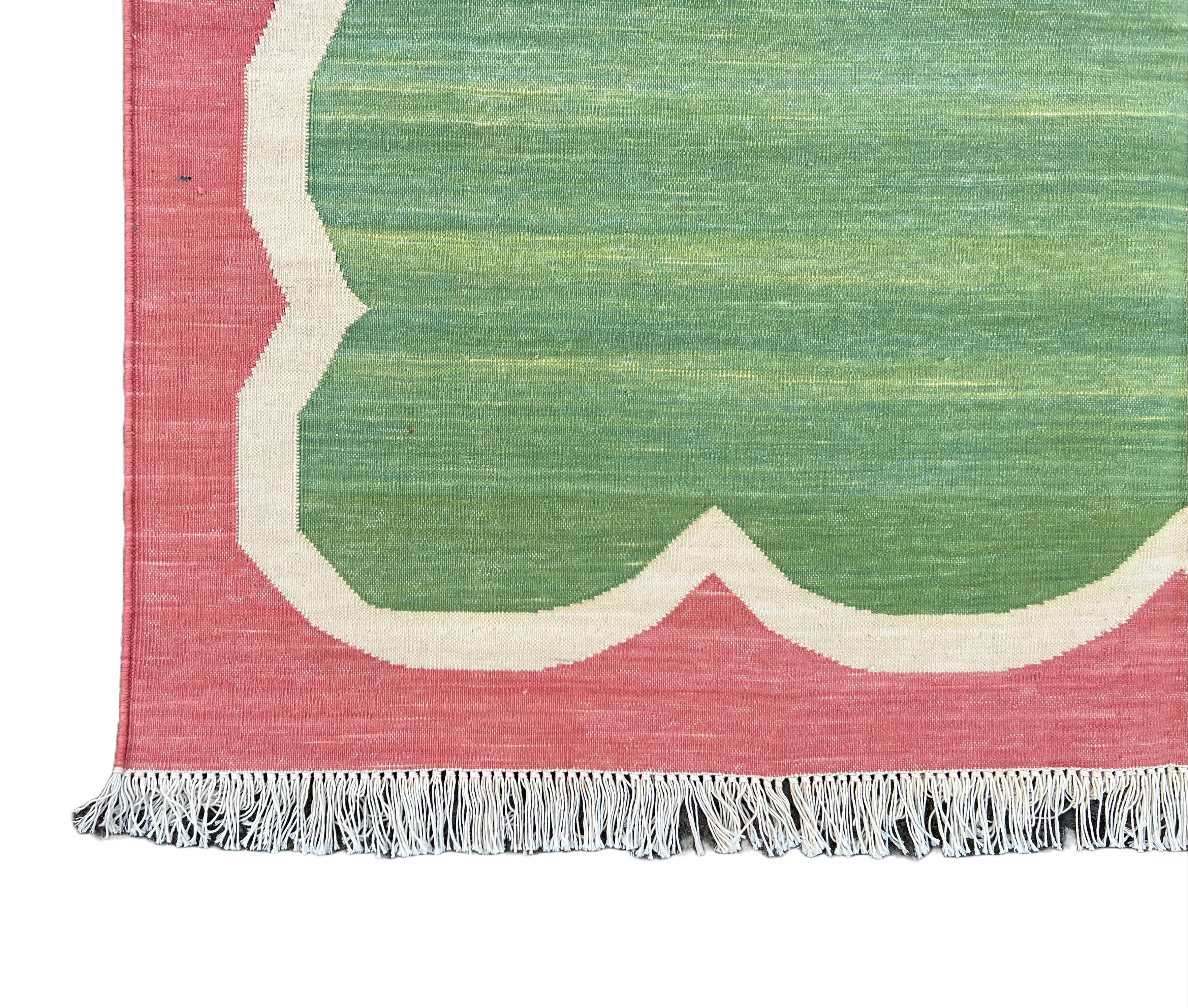 Contemporary Handmade Cotton Area Flat Weave Rug, 4x6 Green And Coral Scallop Indian Dhurrie For Sale