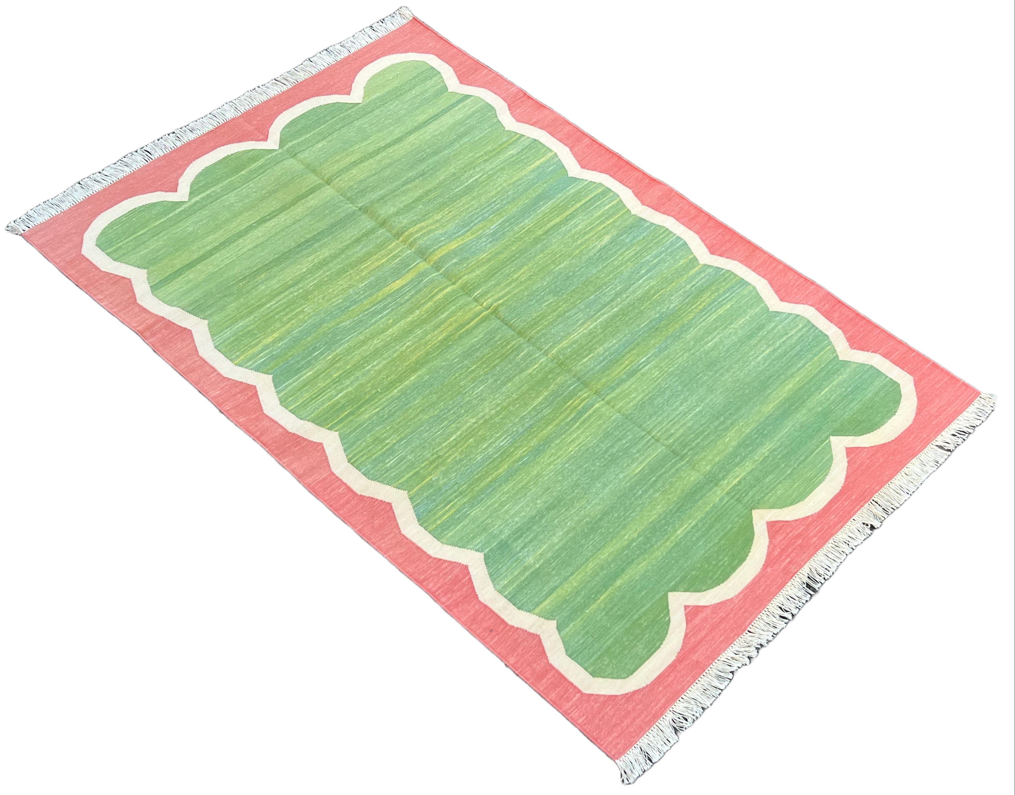 Handmade Cotton Area Flat Weave Rug, 4x6 Green And Coral Scallop Indian Dhurrie For Sale 2