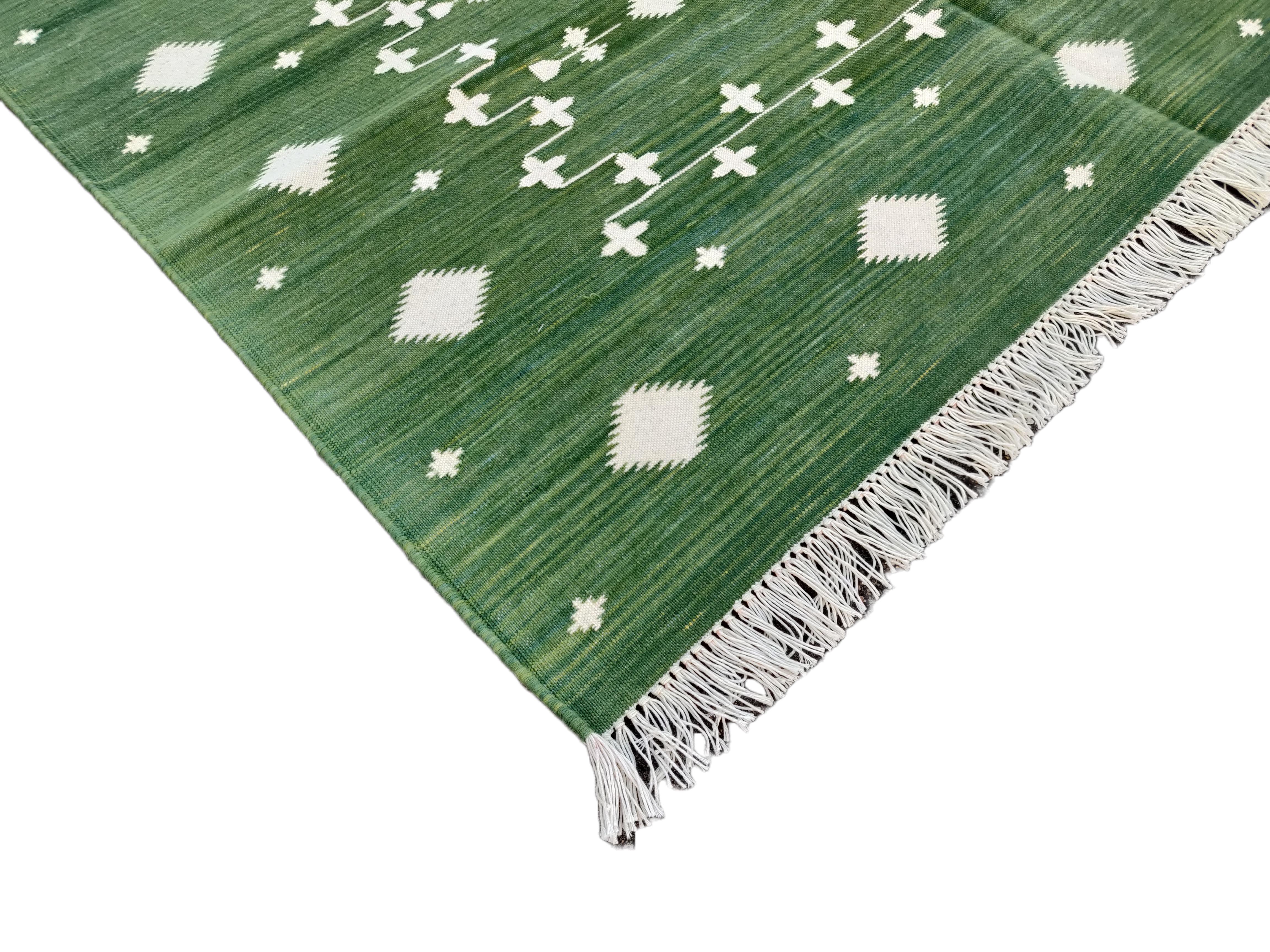 Handgefertigter Flachgewebe-Teppich aus Baumwolle, 4x6 grüner Shooting Star Indischer Dhurrie-Teppich (Moderne der Mitte des Jahrhunderts) im Angebot