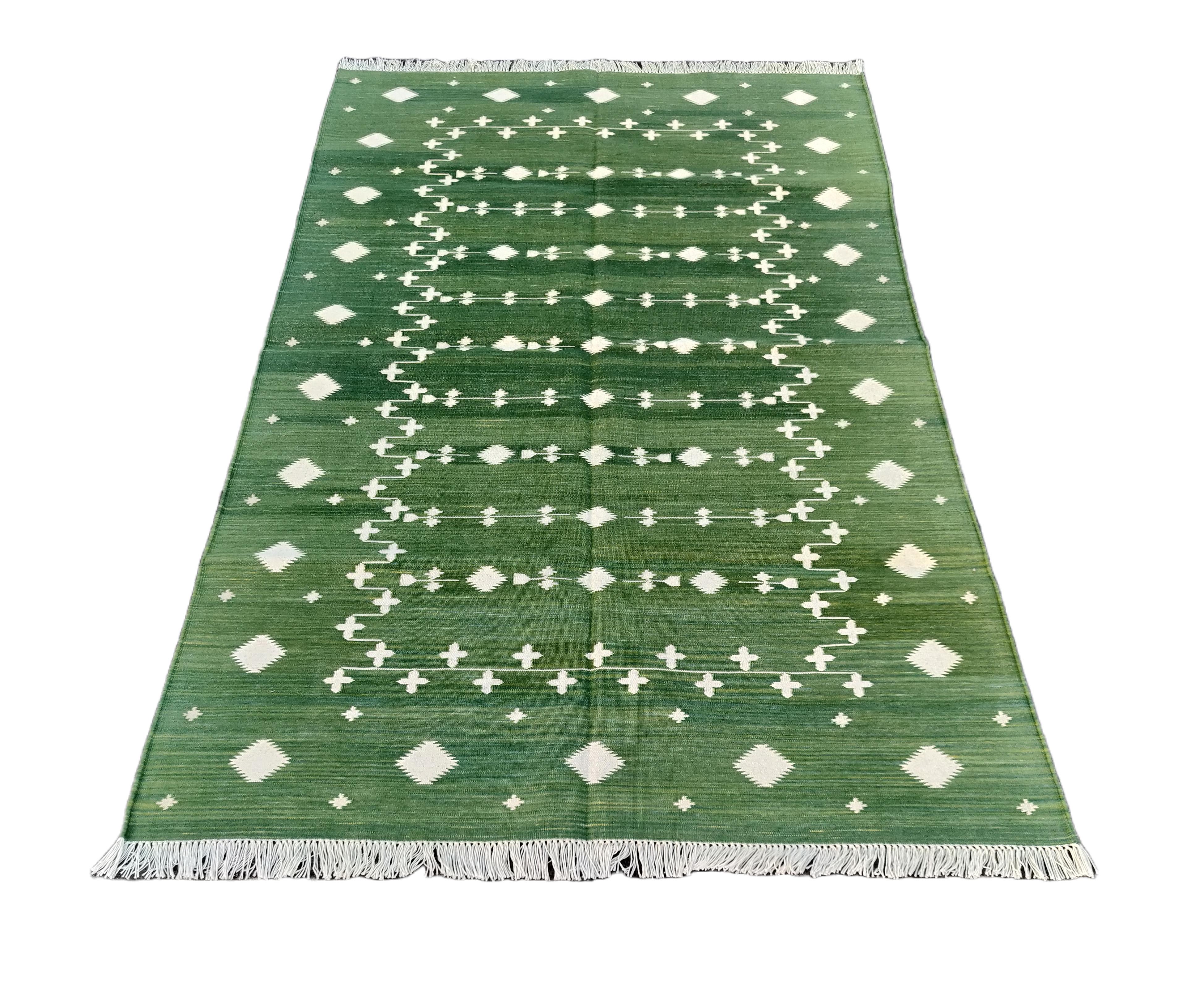 Handgefertigter Flachgewebe-Teppich aus Baumwolle, 4x6 grüner Shooting Star Indischer Dhurrie-Teppich (21. Jahrhundert und zeitgenössisch) im Angebot