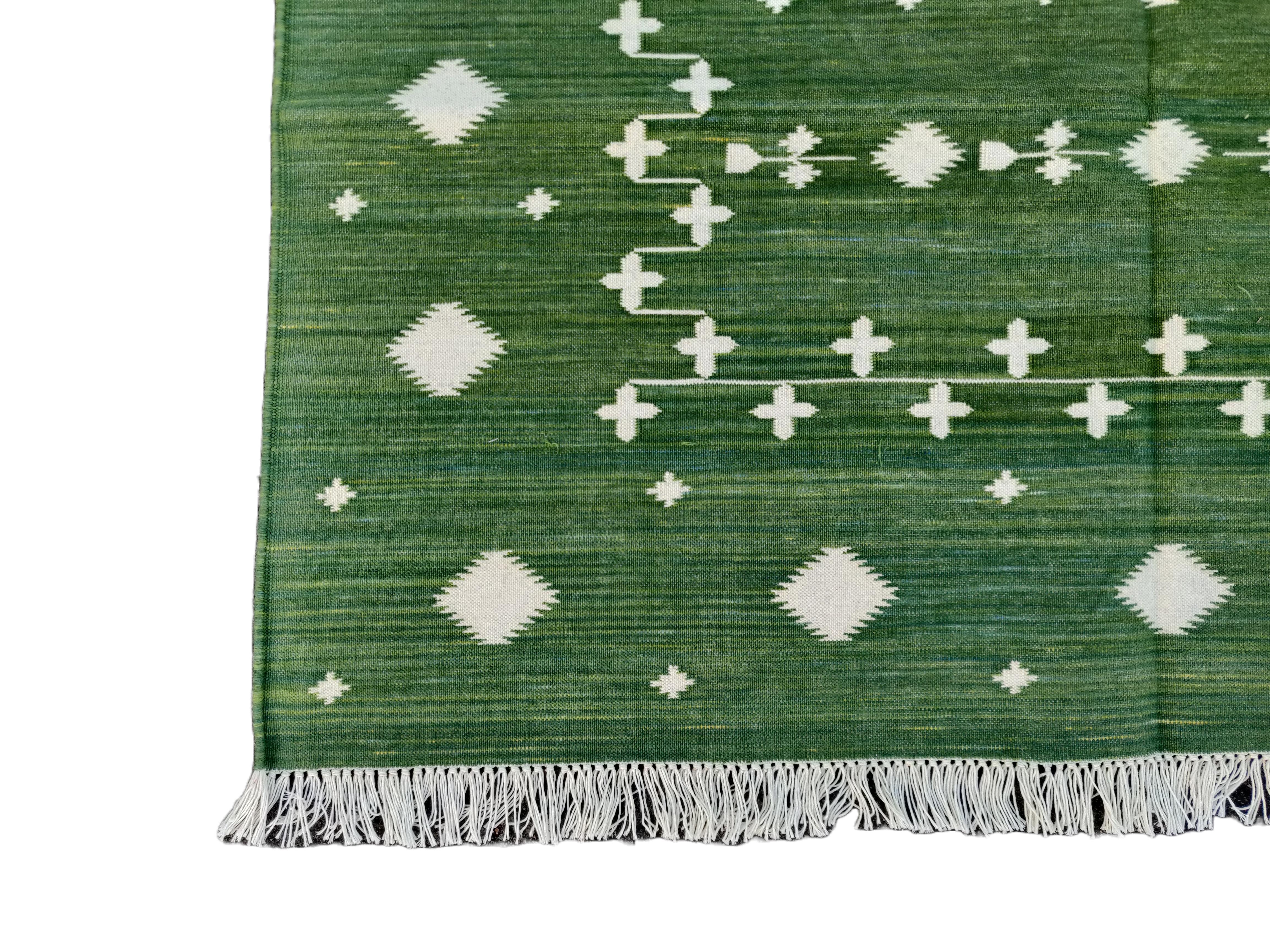 Handgefertigter Flachgewebe-Teppich aus Baumwolle, 4x6 grüner Shooting Star Indischer Dhurrie-Teppich im Angebot 1