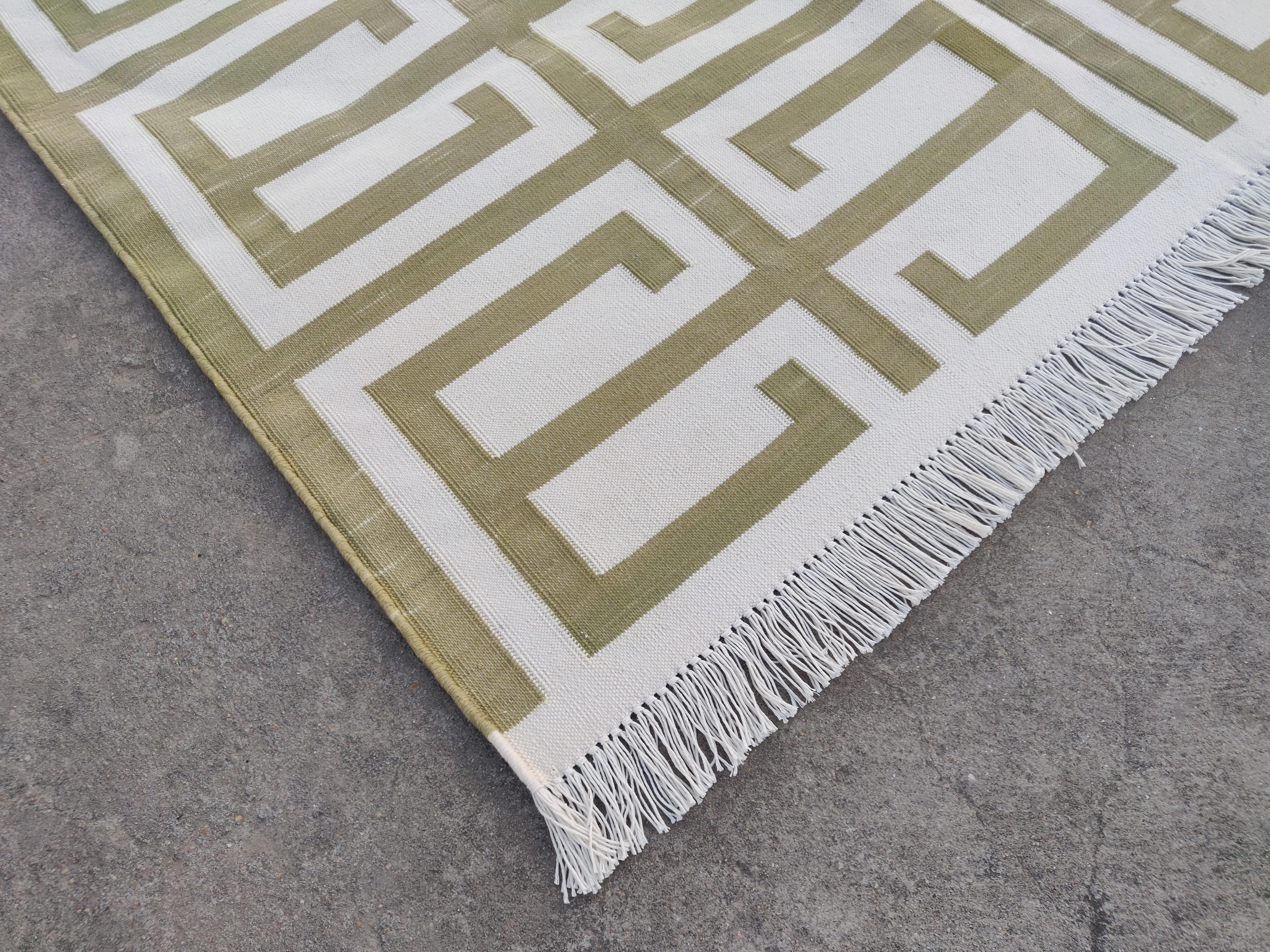Mid-Century Modern Handmade Cotton Area Flat Weave Rug, 4x6 Green & White Geometric Indian Dhurrie For Sale