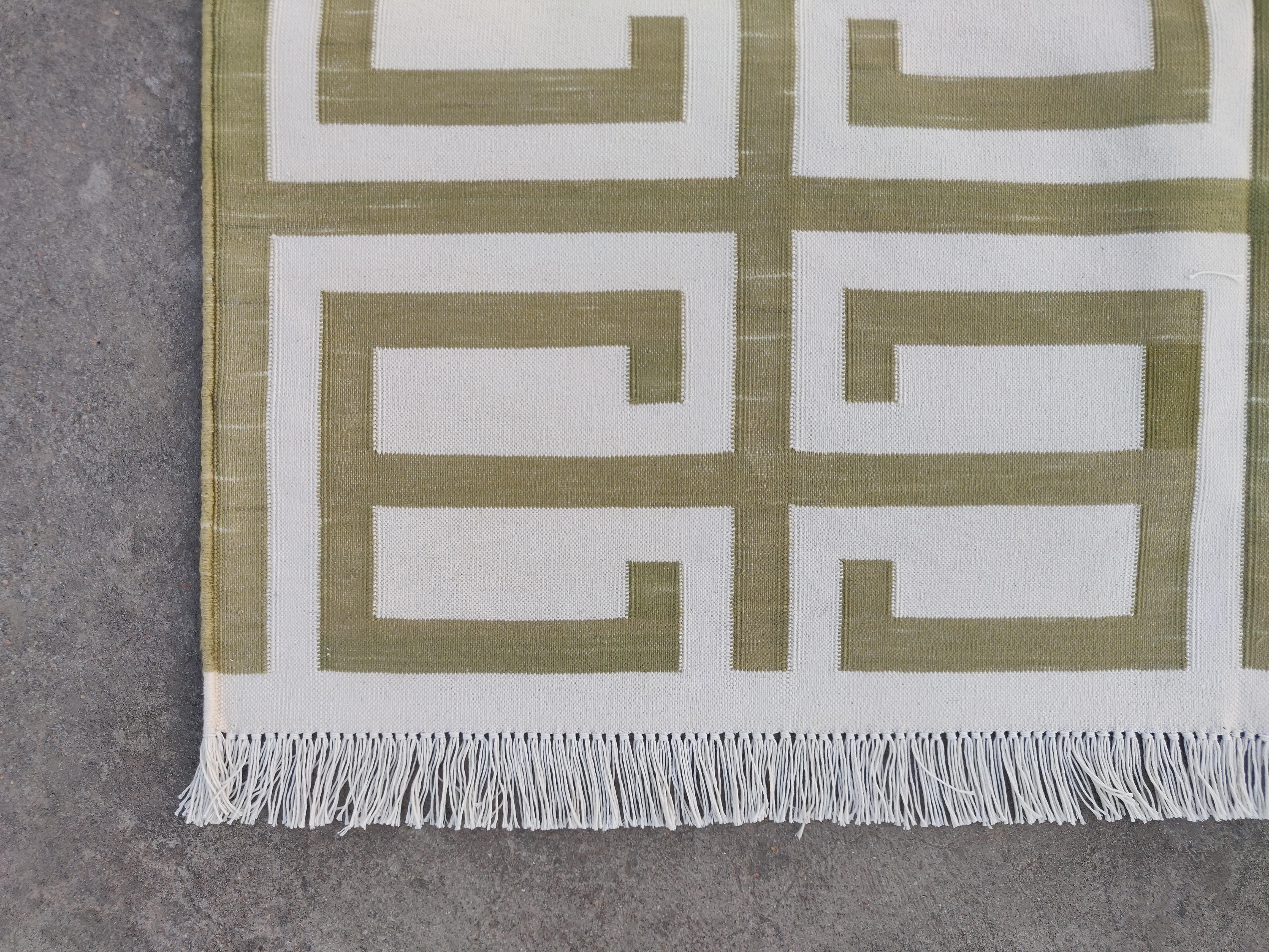 Contemporary Handmade Cotton Area Flat Weave Rug, 4x6 Green & White Geometric Indian Dhurrie For Sale