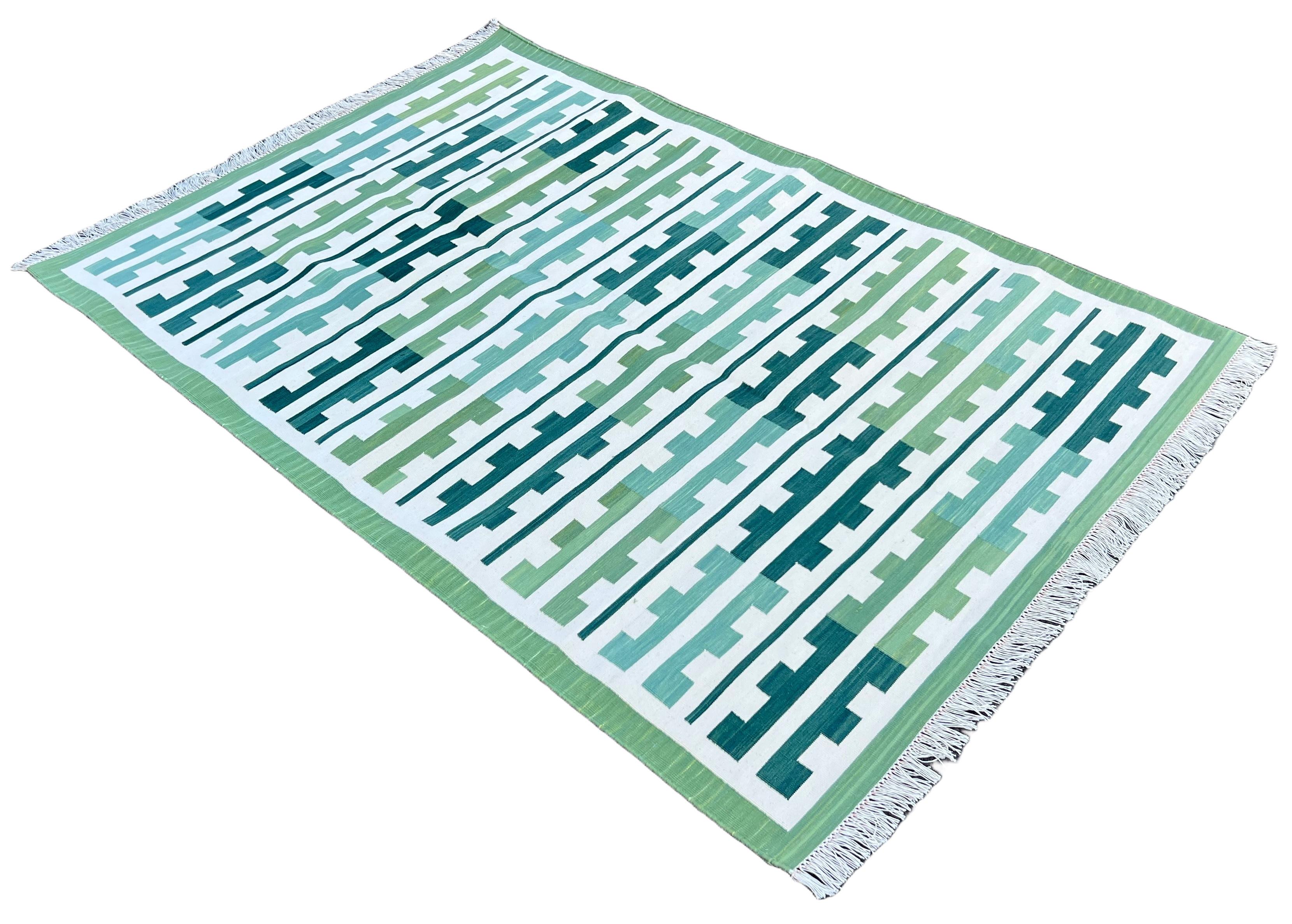 Tapis en coton tissé à plat, 4x6 Green, White Striped Dhurrie en vente 2