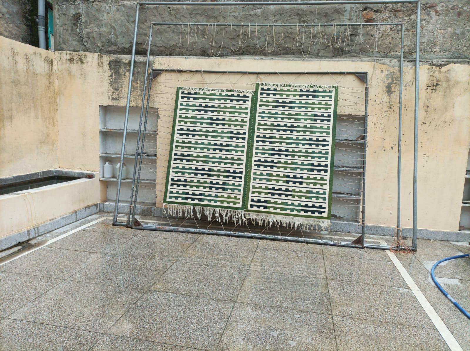 Tapis en coton tissé à plat, 4x6 Green, White Striped Dhurrie en vente 3