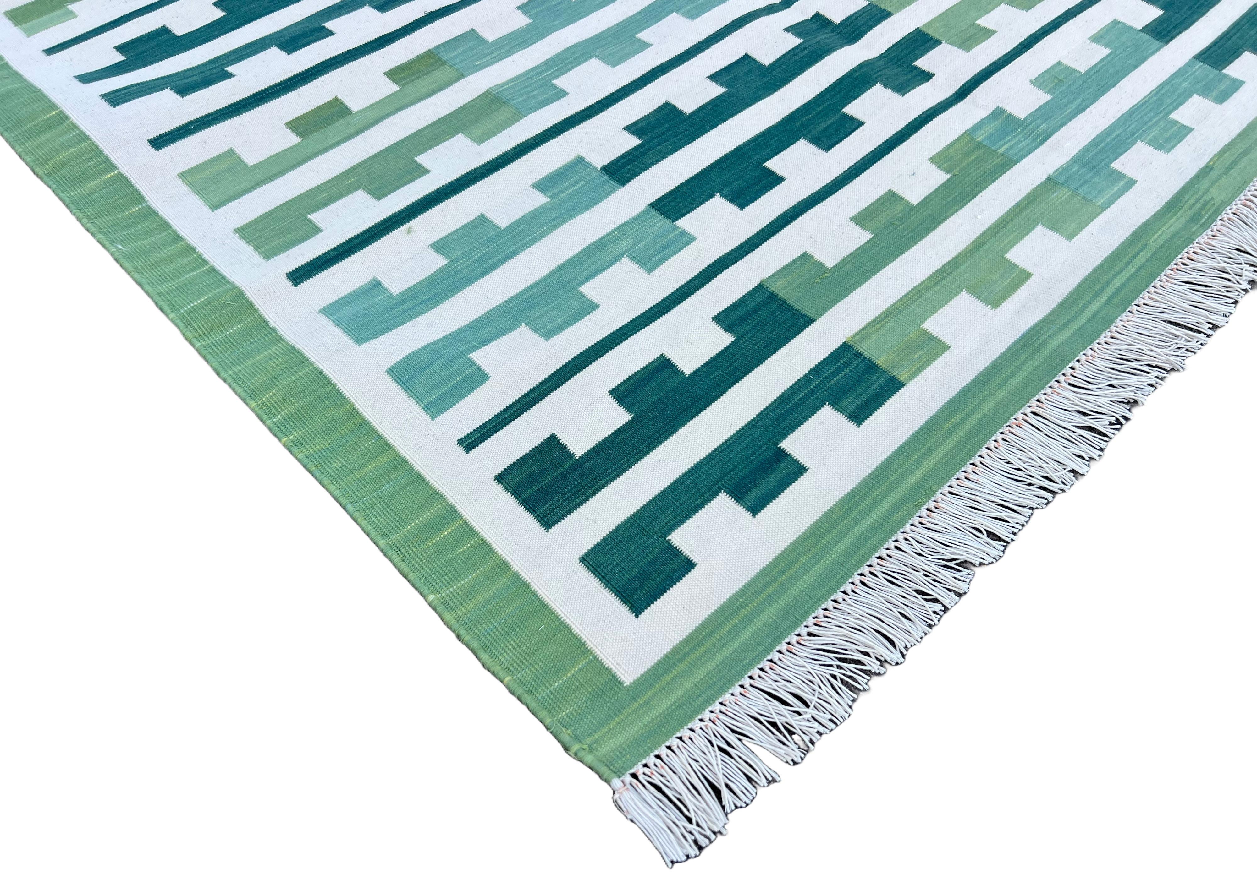 Mid-Century Modern Tapis en coton tissé à plat, 4x6 Green, White Striped Dhurrie en vente