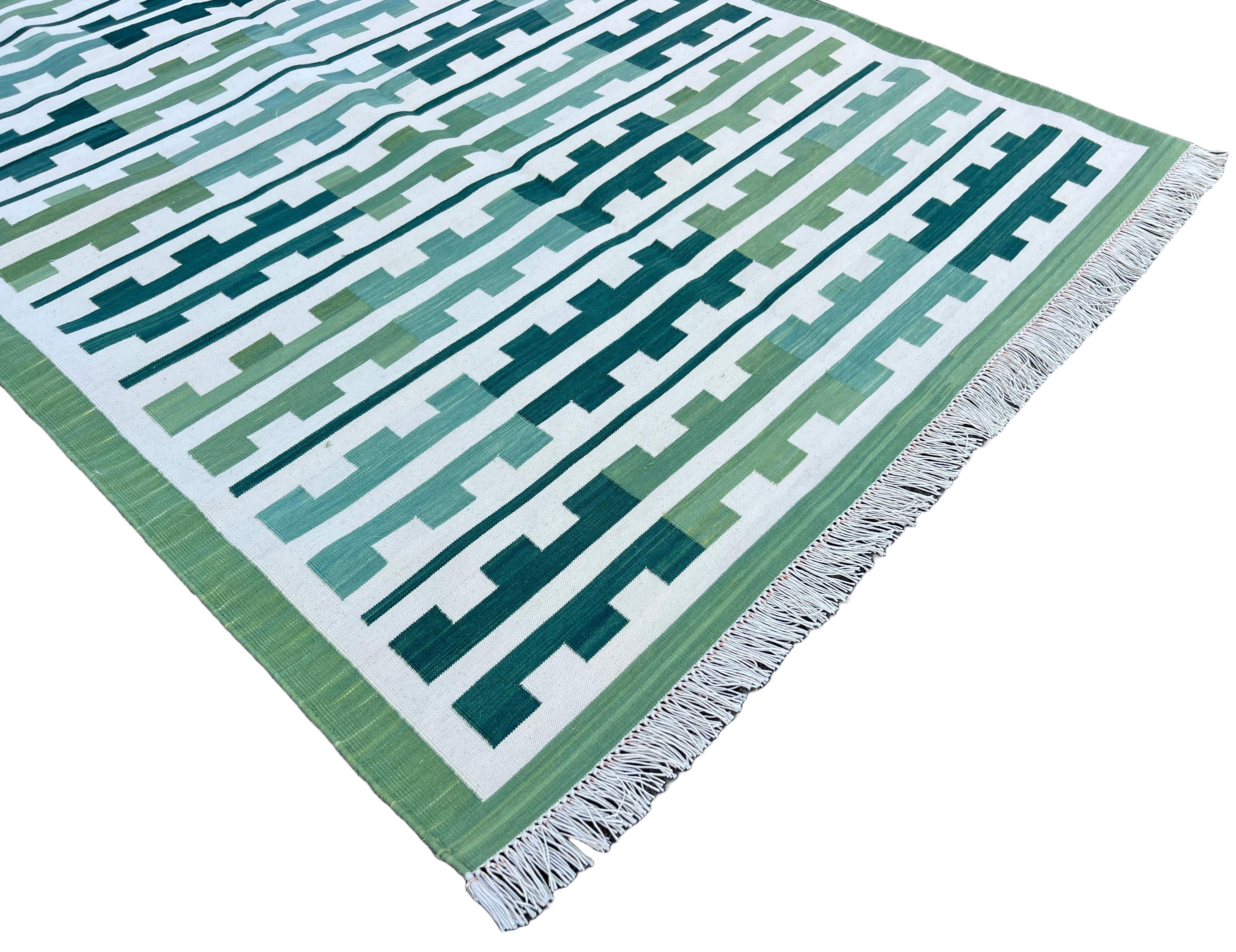 Indien Tapis en coton tissé à plat, 4x6 Green, White Striped Dhurrie en vente
