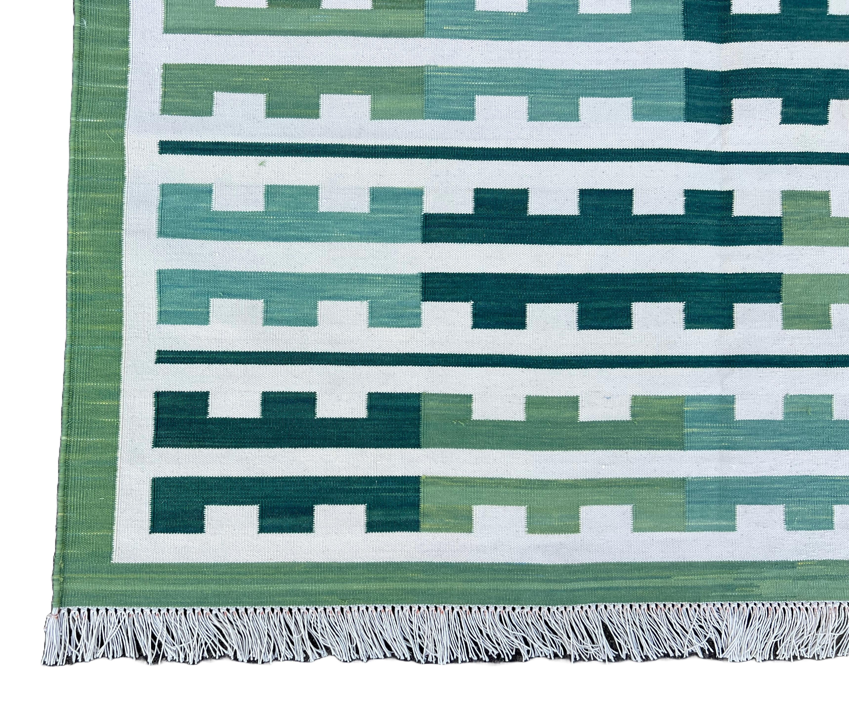 Coton Tapis en coton tissé à plat, 4x6 Green, White Striped Dhurrie en vente
