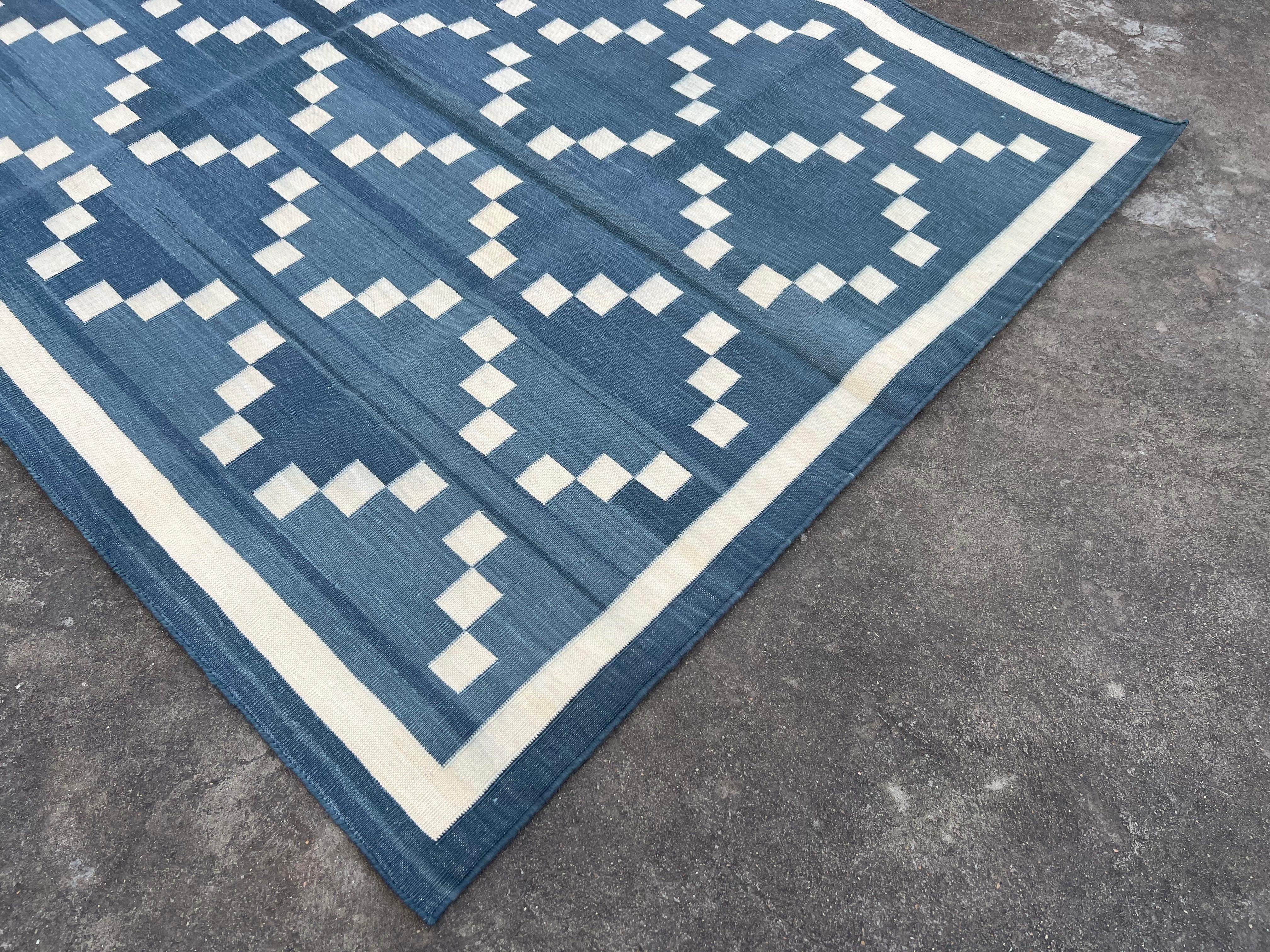 Indiano Tappeto a tessitura piatta in cotone fatto a mano, 4x6 Grigio e crema Diamante indiano Dhurrie in vendita