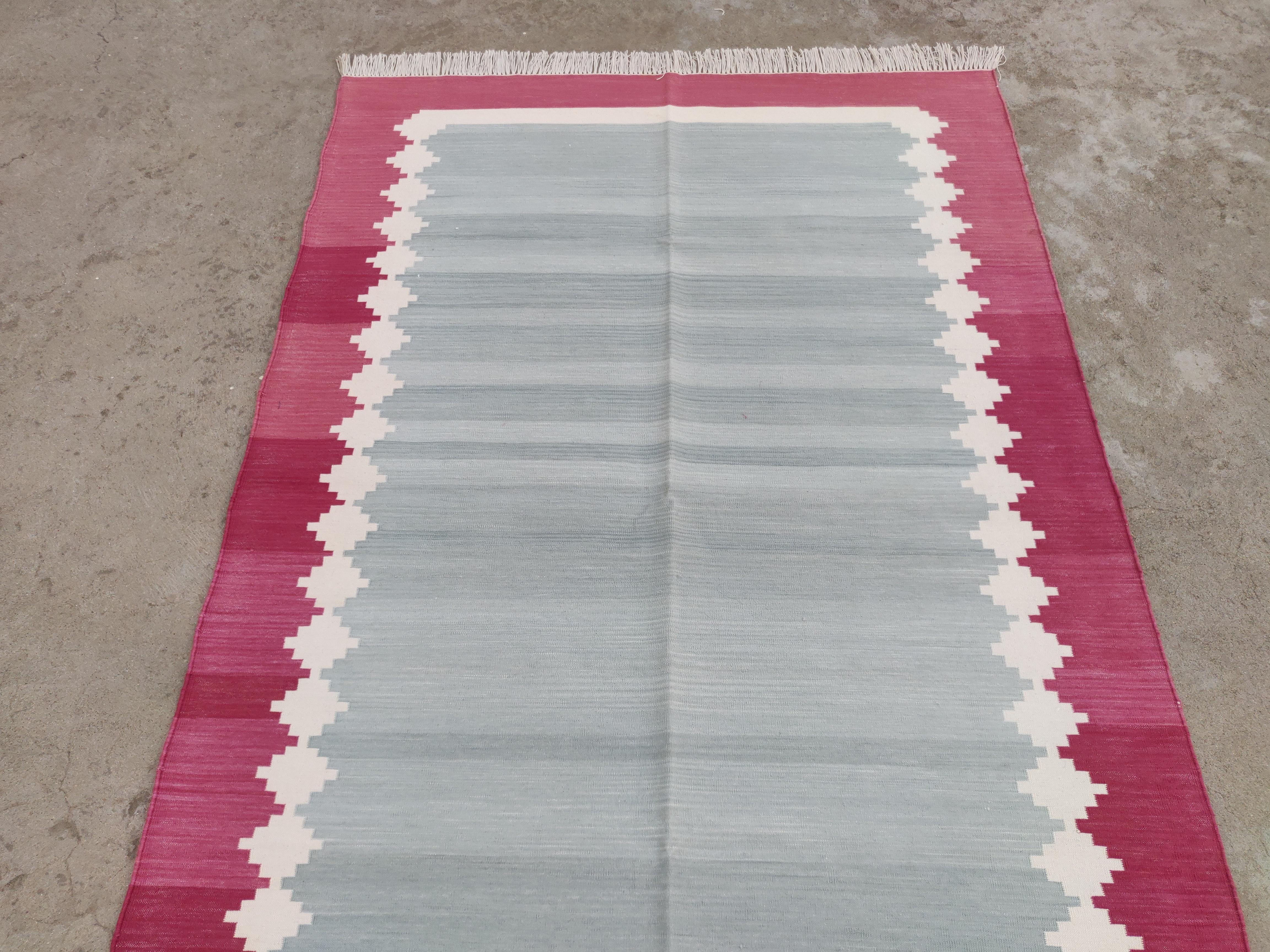 Contemporary Handmade Cotton Area Flat Weave Rug, 4x6 Grey And Pink Striped Indian Dhurrie For Sale