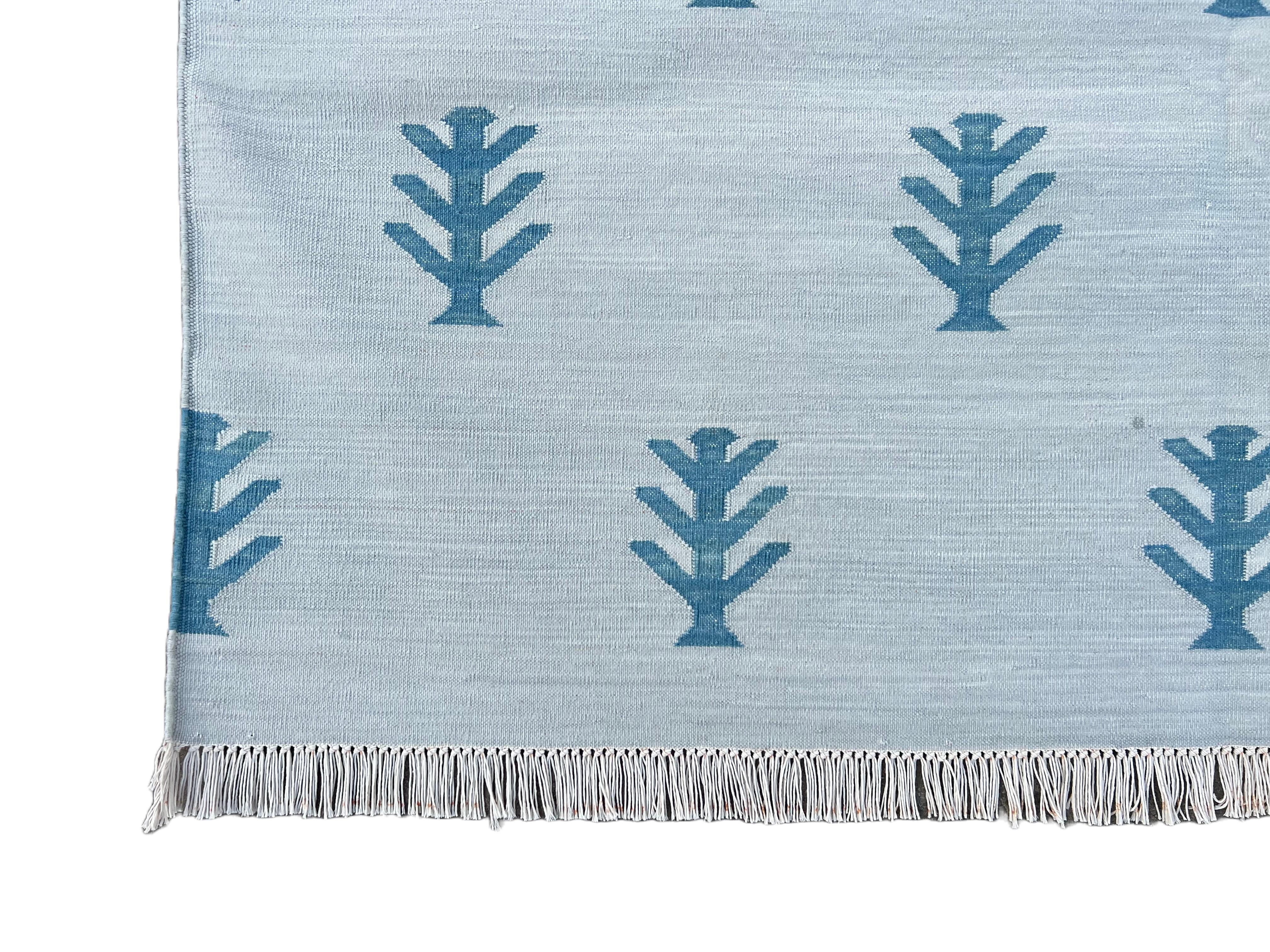 Handmade Cotton Area Flat Weave Rug, 4x6 Grey, Blue Tree Pattern Indian Dhurrie For Sale 1