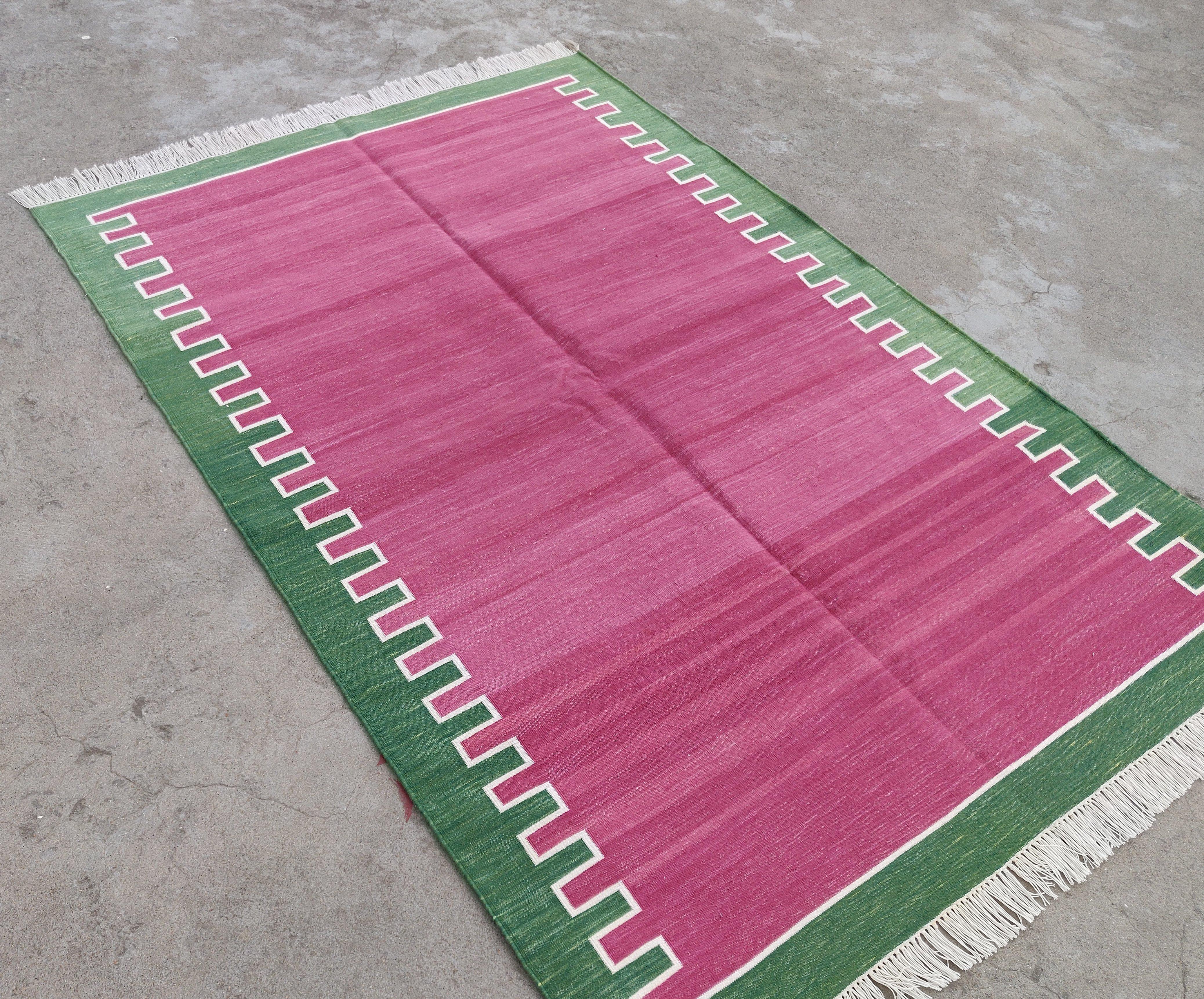 Handgefertigter Flachgewebe-Teppich aus Baumwolle, 4x6 Rosa und Grün gestreifter indischer Dhurrie im Angebot 2