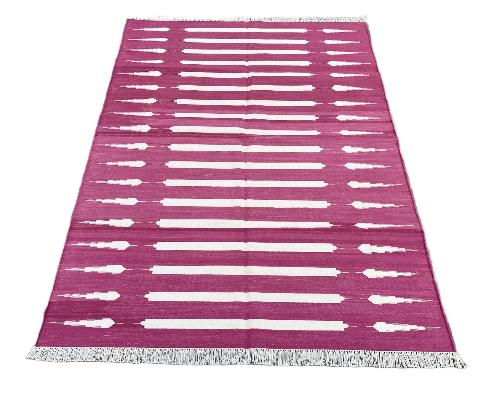 Contemporary Handmade Cotton Area Flat Weave Rug, 4x6 Pink And White Striped Indian Dhurrie For Sale