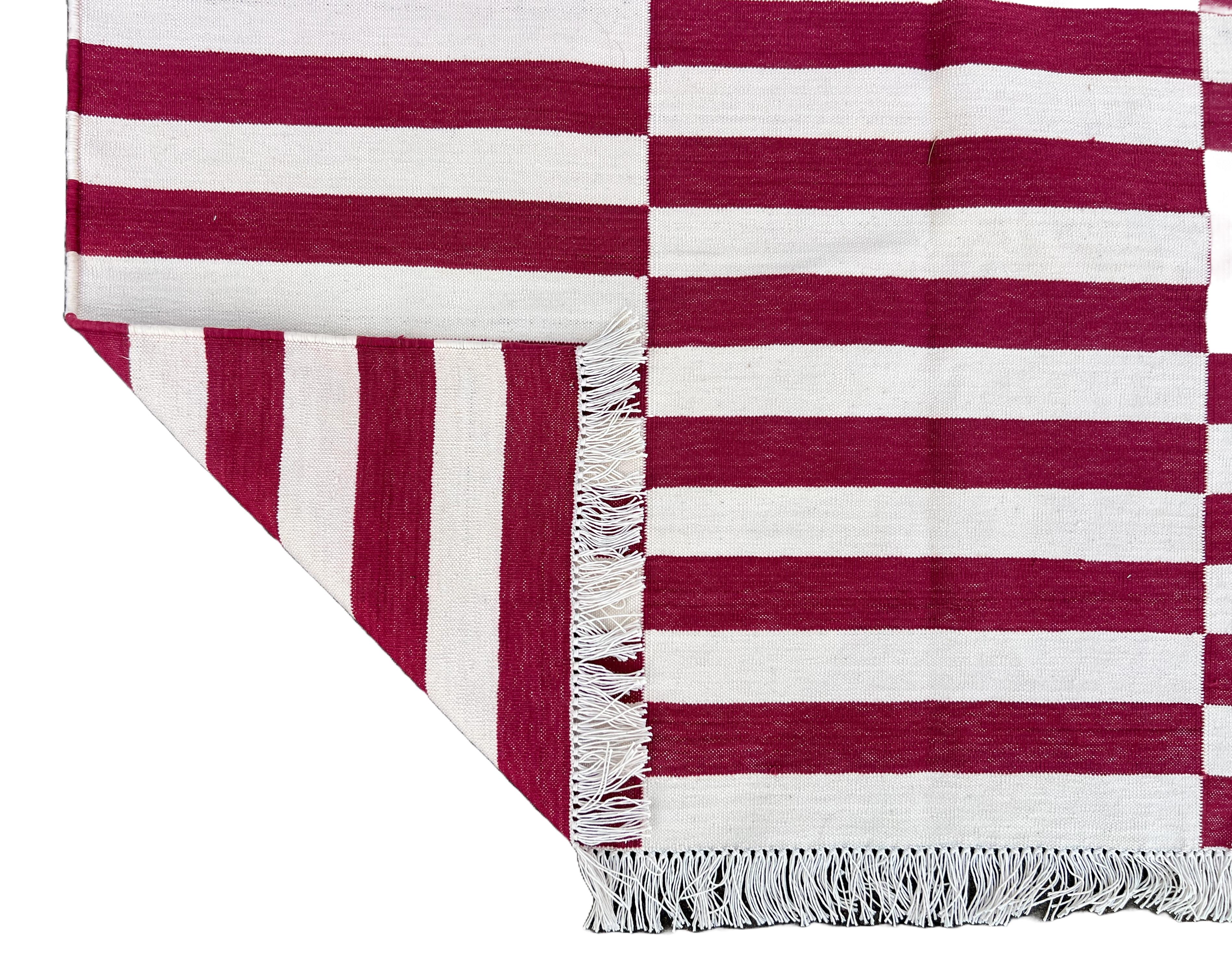 Tapis en coton tissé à plat, 4x6 rose et blanc, rayé Up Down Dhurrie en vente 2