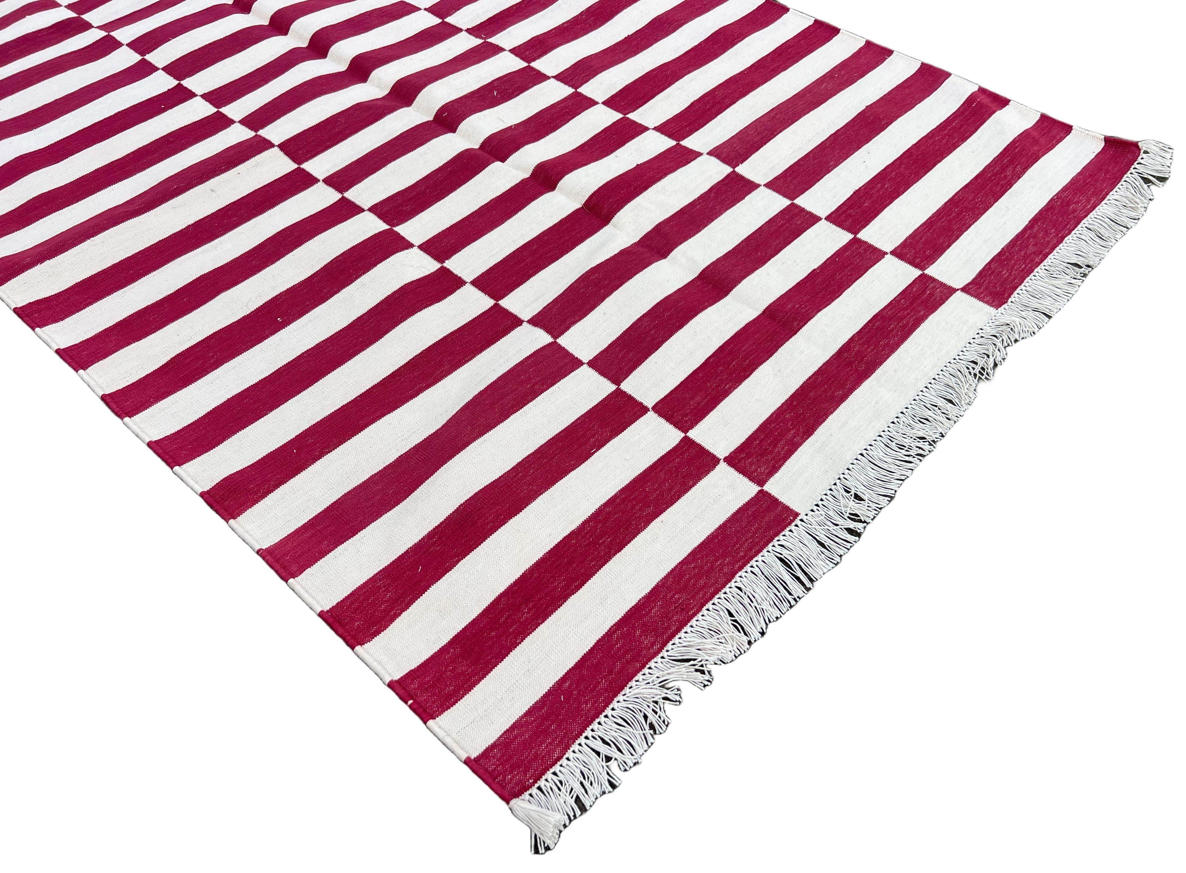 Tissé à la main Tapis en coton tissé à plat, 4x6 rose et blanc, rayé Up Down Dhurrie en vente