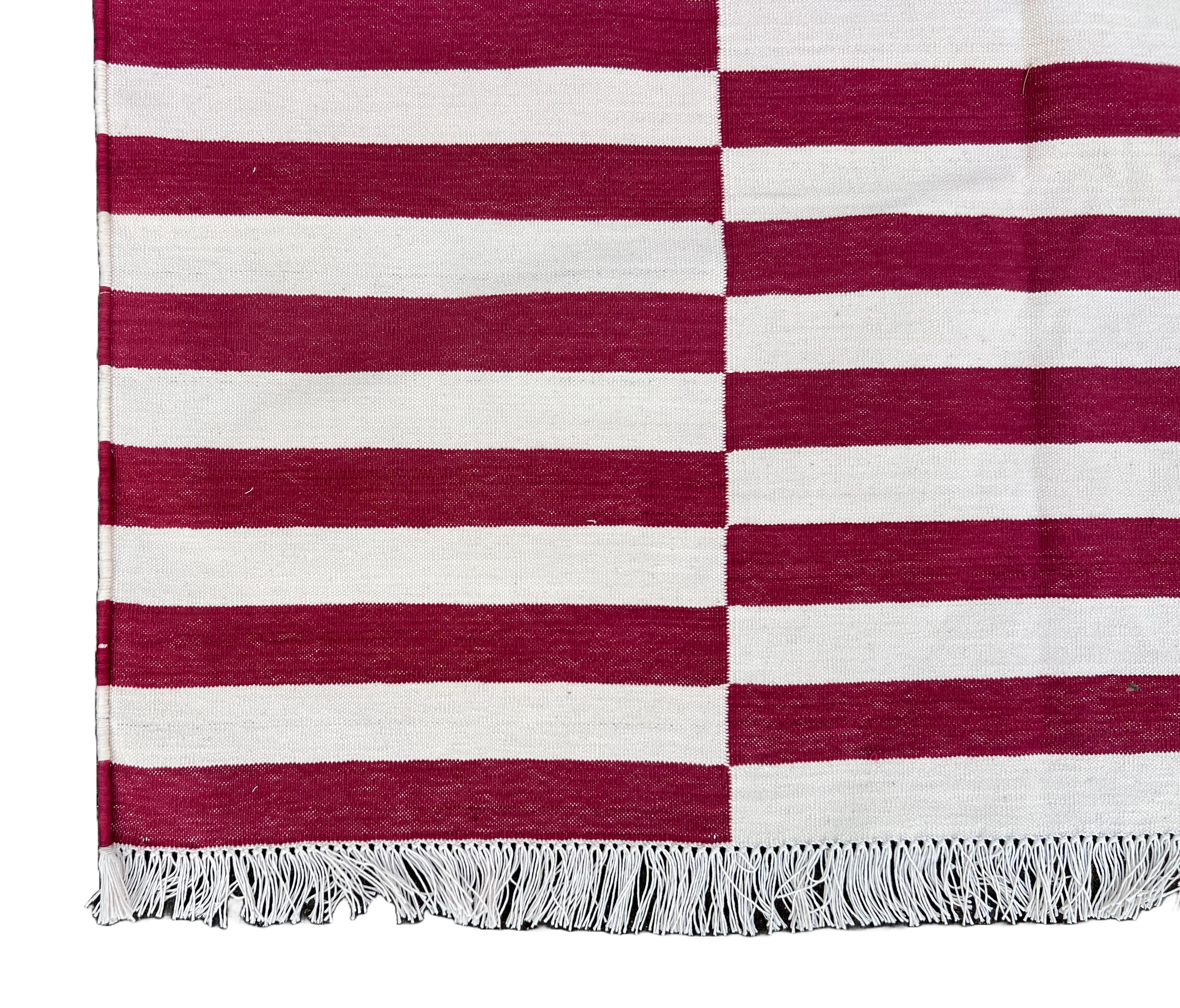 Tapis en coton tissé à plat, 4x6 rose et blanc, rayé Up Down Dhurrie en vente 1
