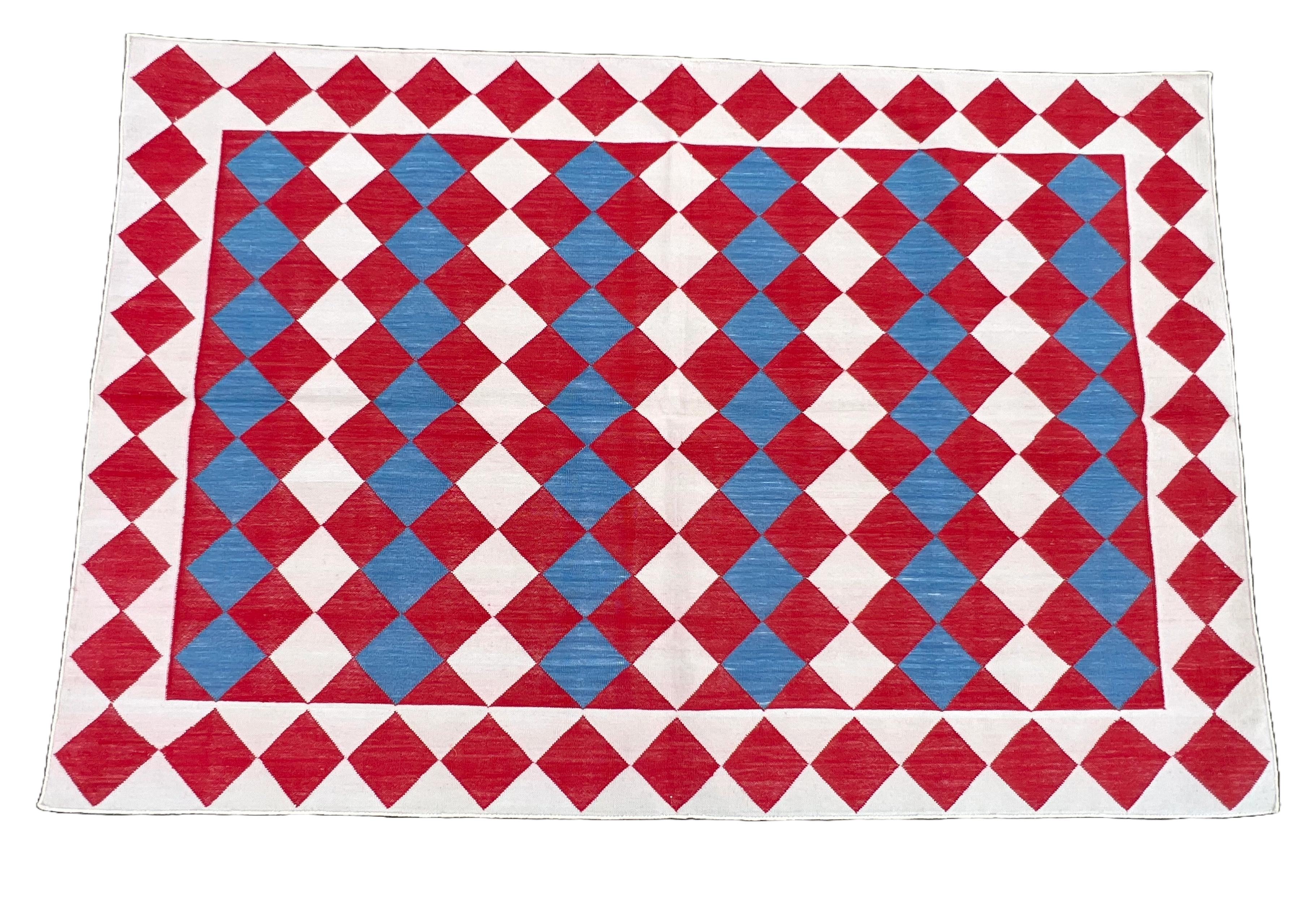 Tappeto a tessitura piatta in cotone fatto a mano, 4x6 rosso e crema a quadri indiani Dhurrie in vendita 2