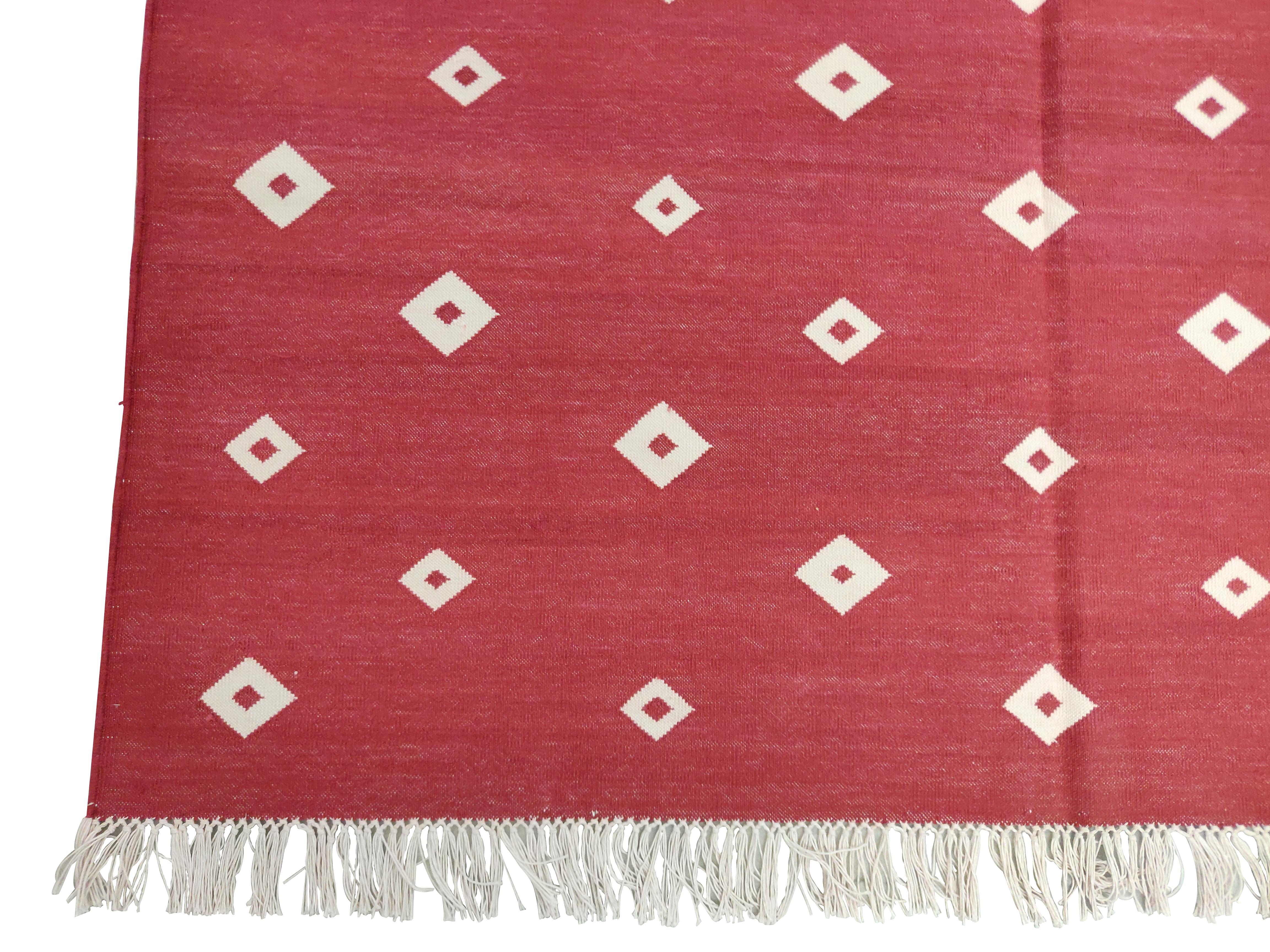 Contemporary Handmade Cotton Area Flat Weave Rug, 4x6 Red And White Diamond Indian Dhurrie For Sale