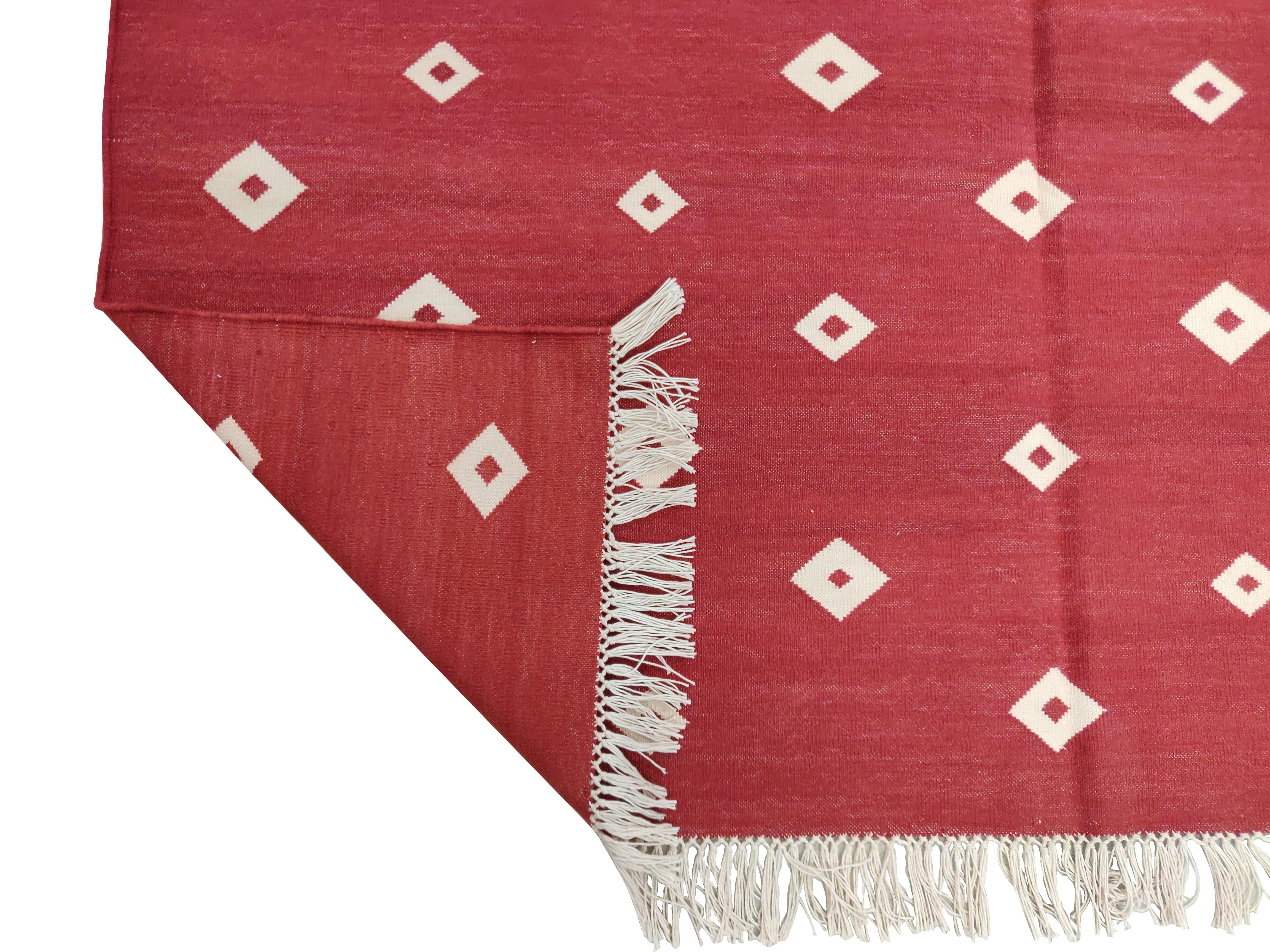 Handmade Cotton Area Flat Weave Rug, 4x6 Red And White Diamond Indian Dhurrie For Sale 1
