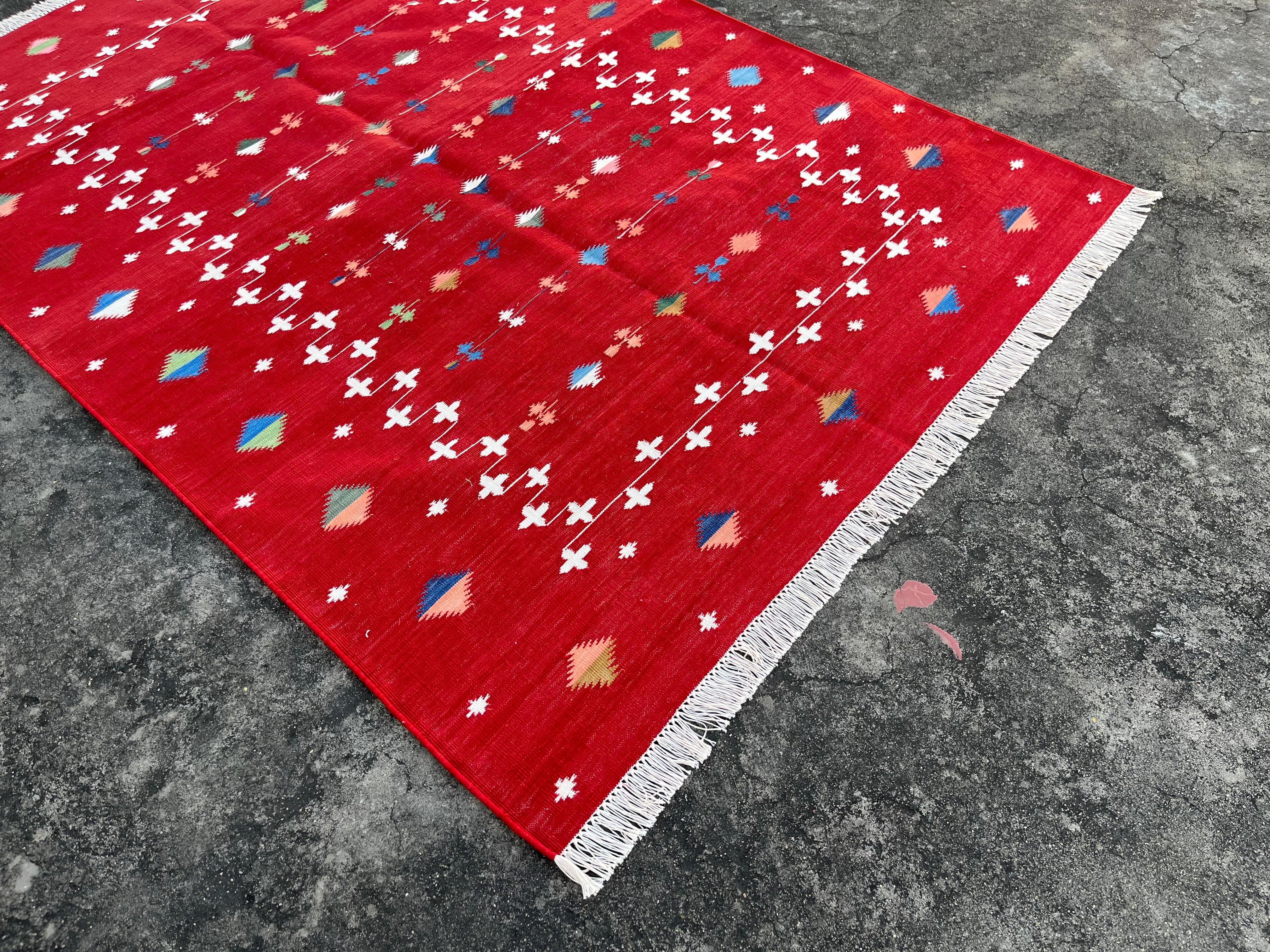 Indian Handmade Cotton Area Flat Weave Rug, 4x6 Red And White Shooting Star Dhurrie Rug For Sale