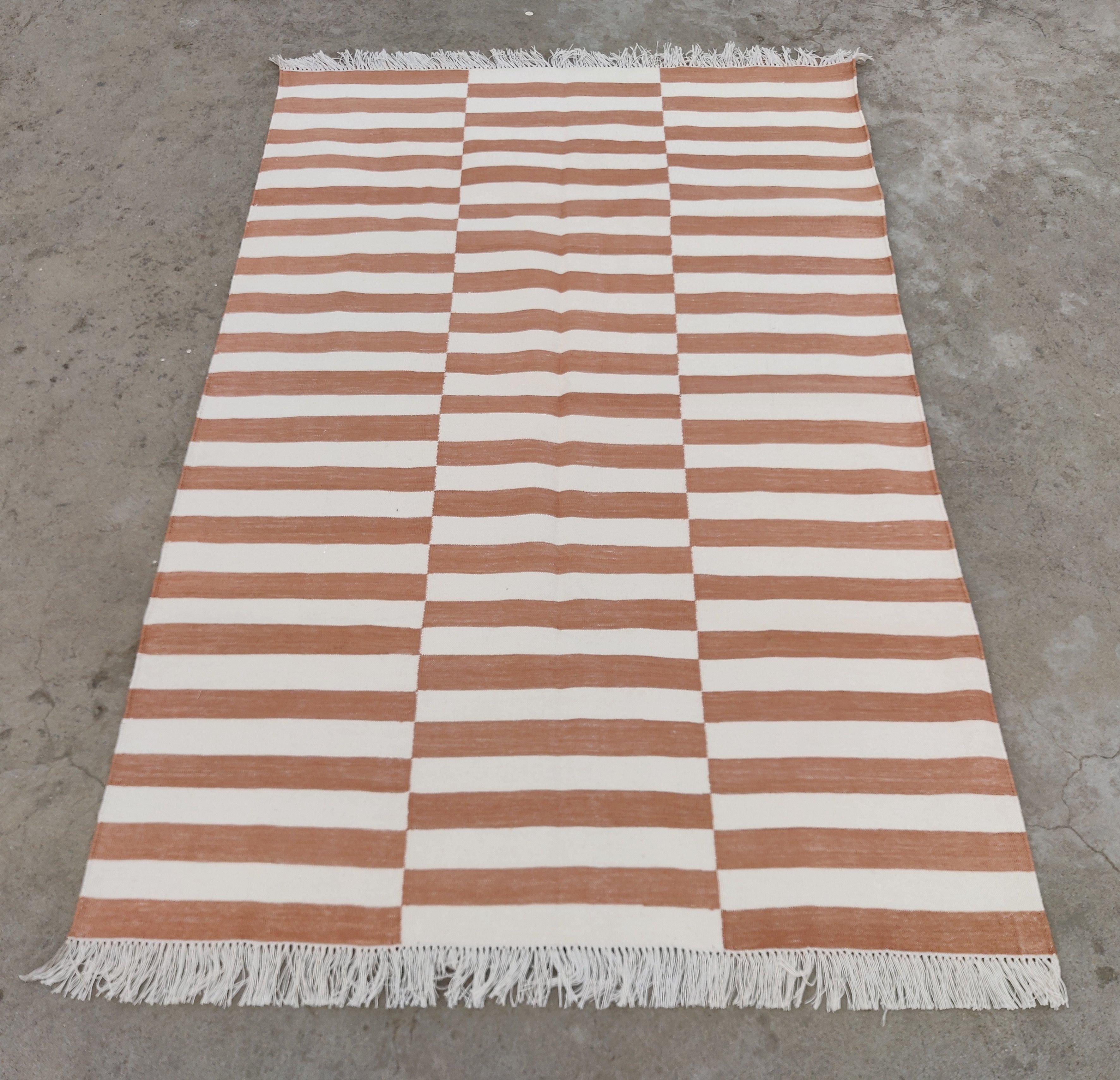 Handmade Cotton Area Flat Weave Rug, 4x6 Tan And White Striped Indian Dhurrie In New Condition For Sale In Jaipur, IN