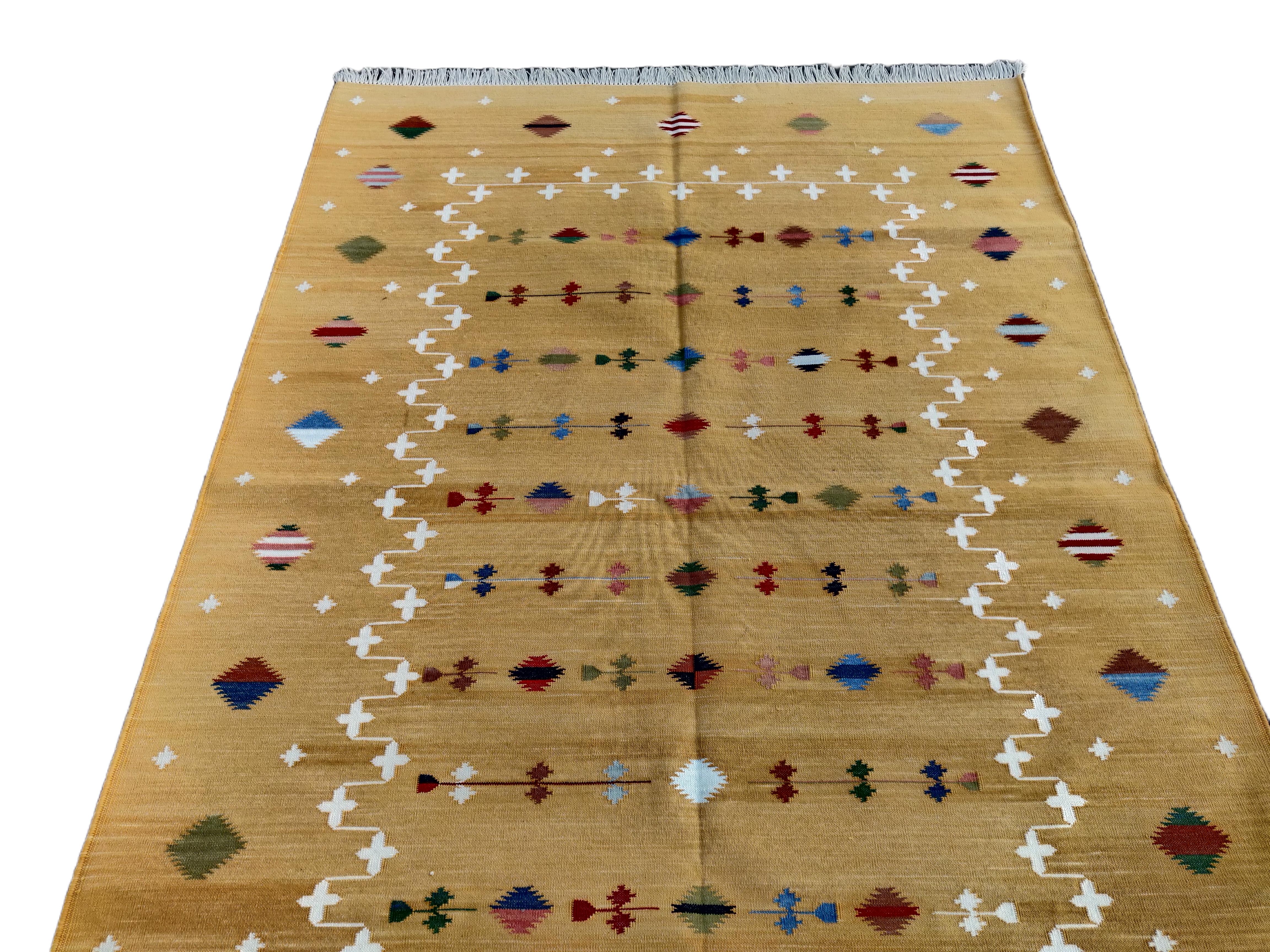 Handmade Cotton Area Flat Weave Rug, 4x6 Yellow And White Shooting Star Dhurrie For Sale 3