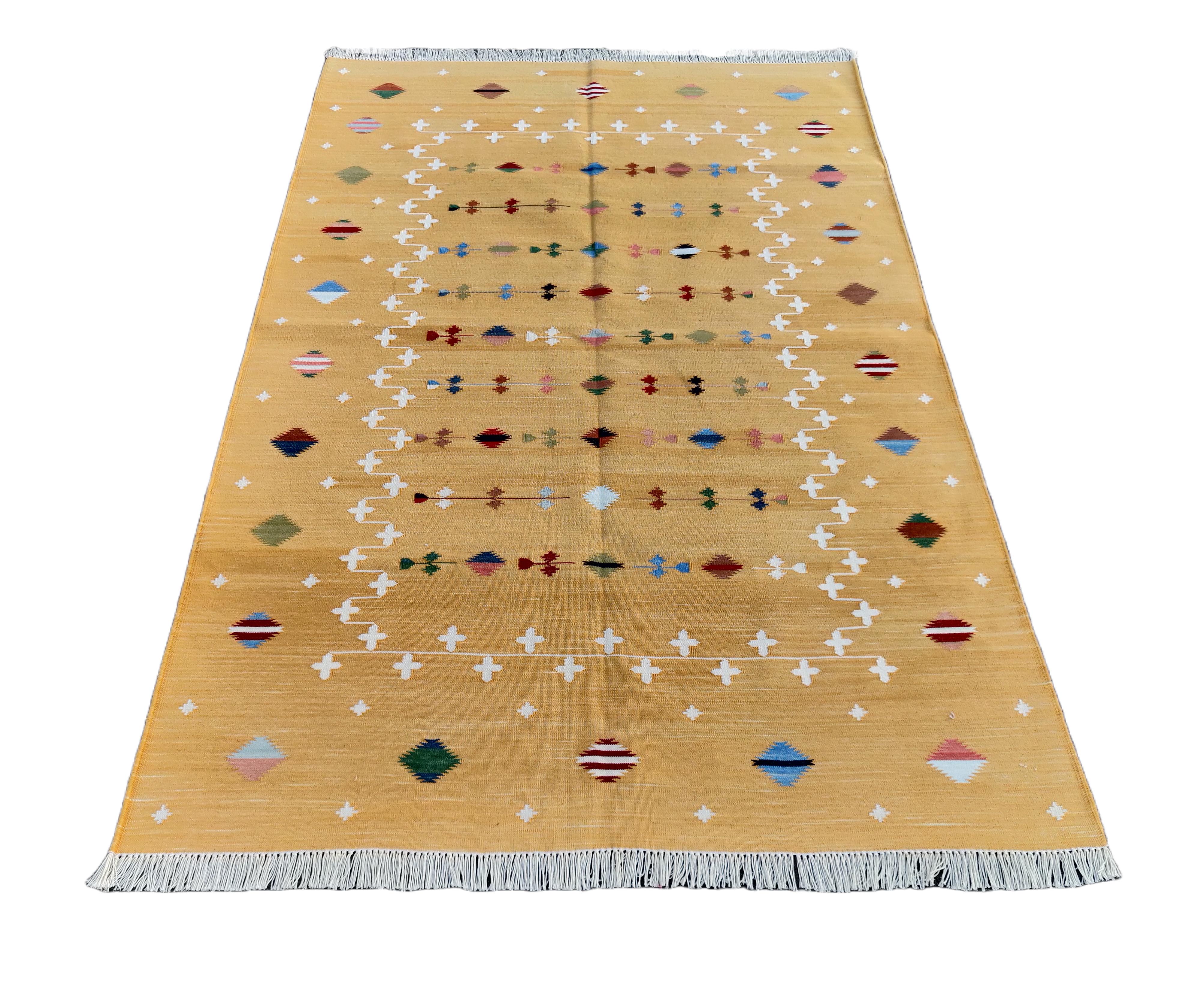 Handmade Cotton Area Flat Weave Rug, 4x6 Yellow And White Shooting Star Dhurrie For Sale 2
