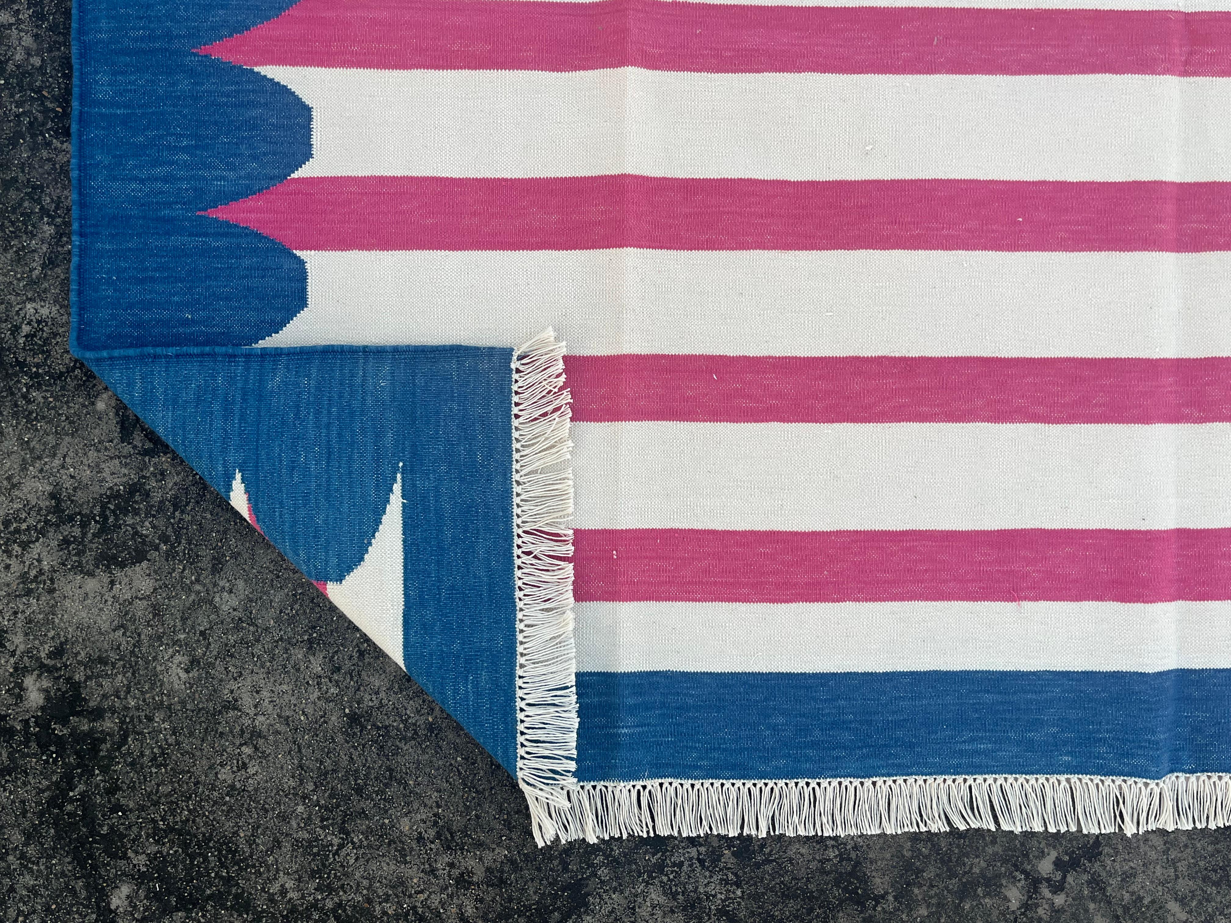 Handmade Cotton Area Flat Weave Rug, 5x7 Blue And Pink Scalloped Indian Dhurrie For Sale 3