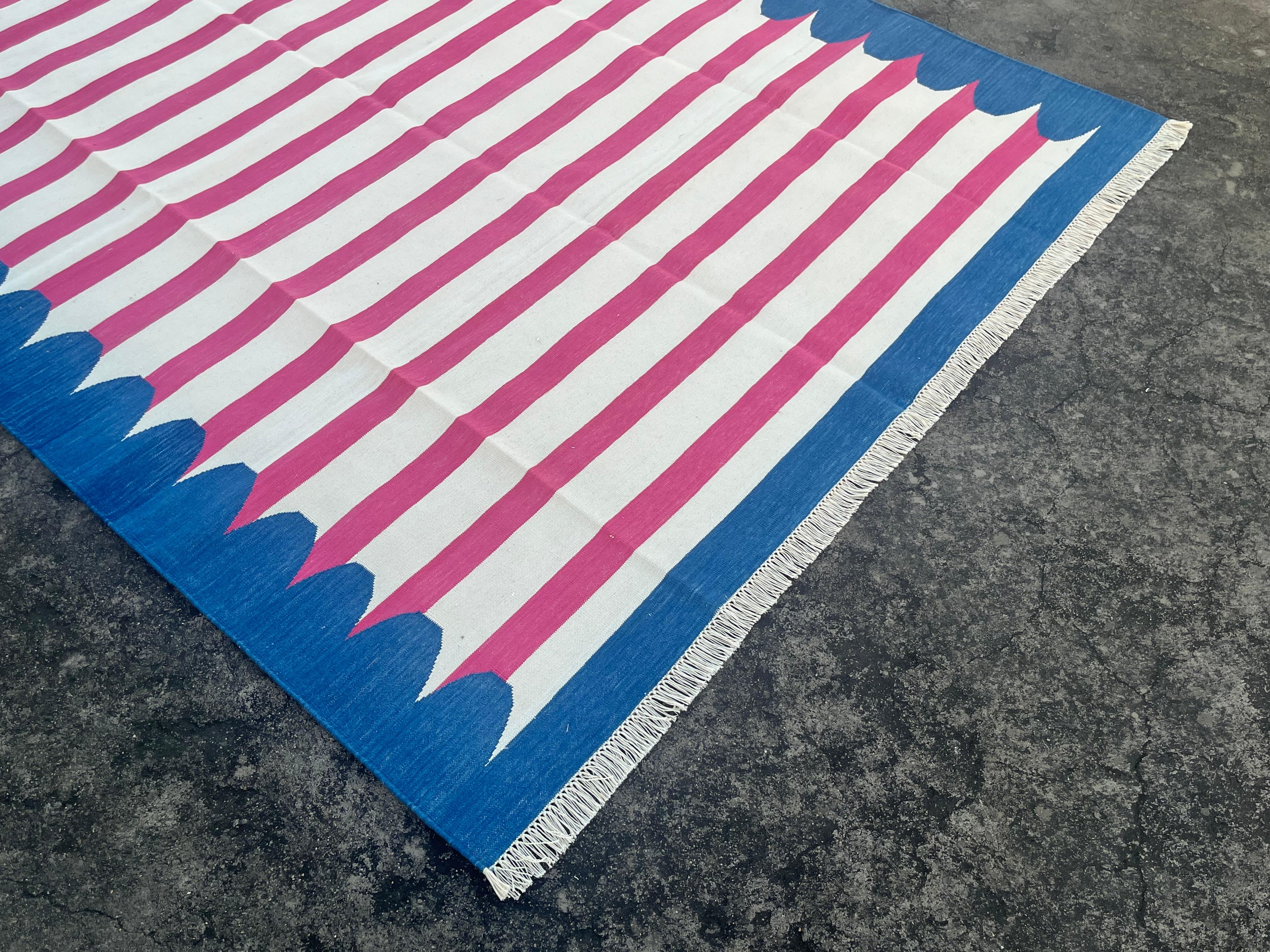 Hand-Woven Handmade Cotton Area Flat Weave Rug, 5x7 Blue And Pink Scalloped Indian Dhurrie For Sale