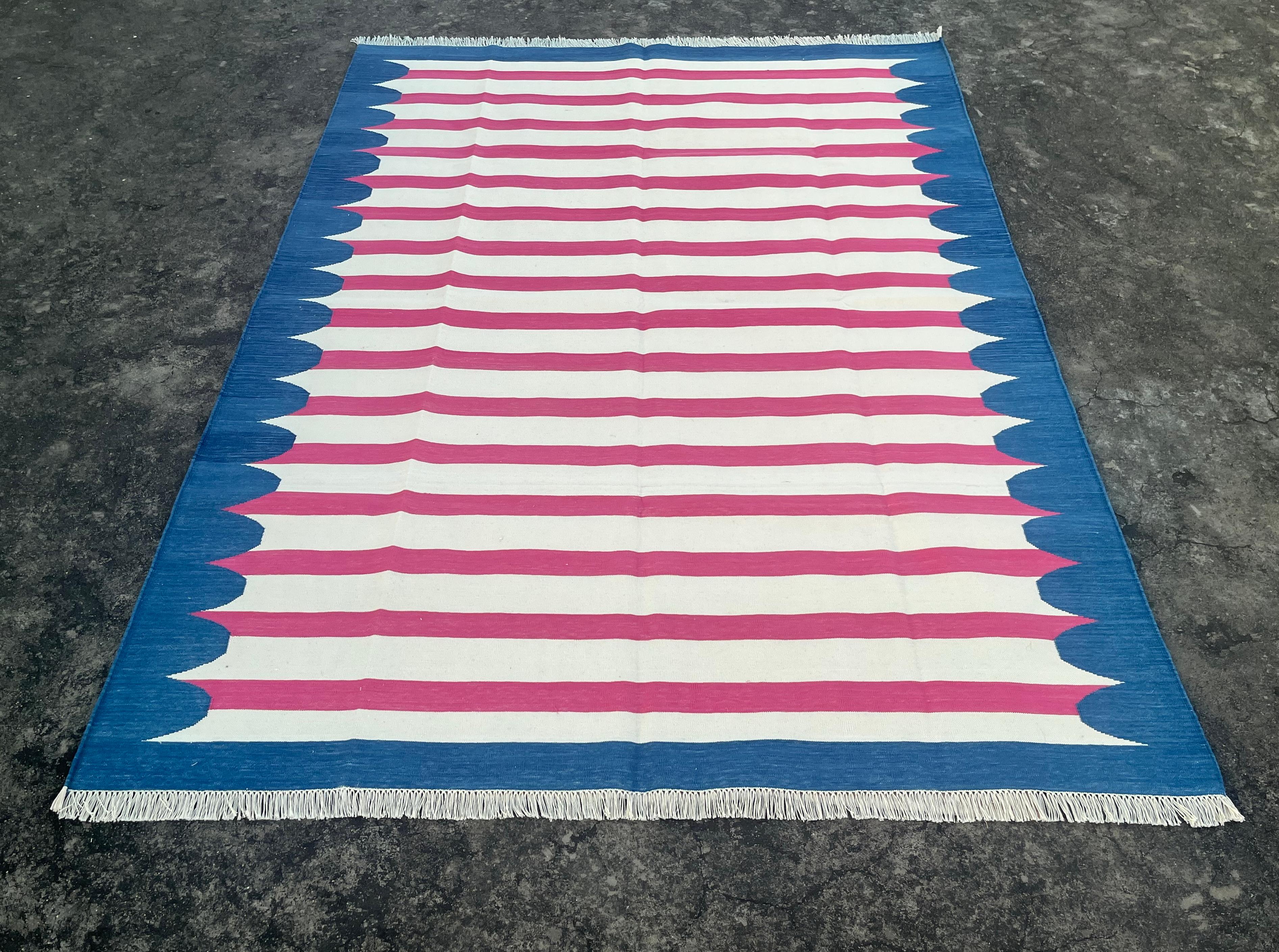 Handmade Cotton Area Flat Weave Rug, 5x7 Blue And Pink Scalloped Indian Dhurrie For Sale 1