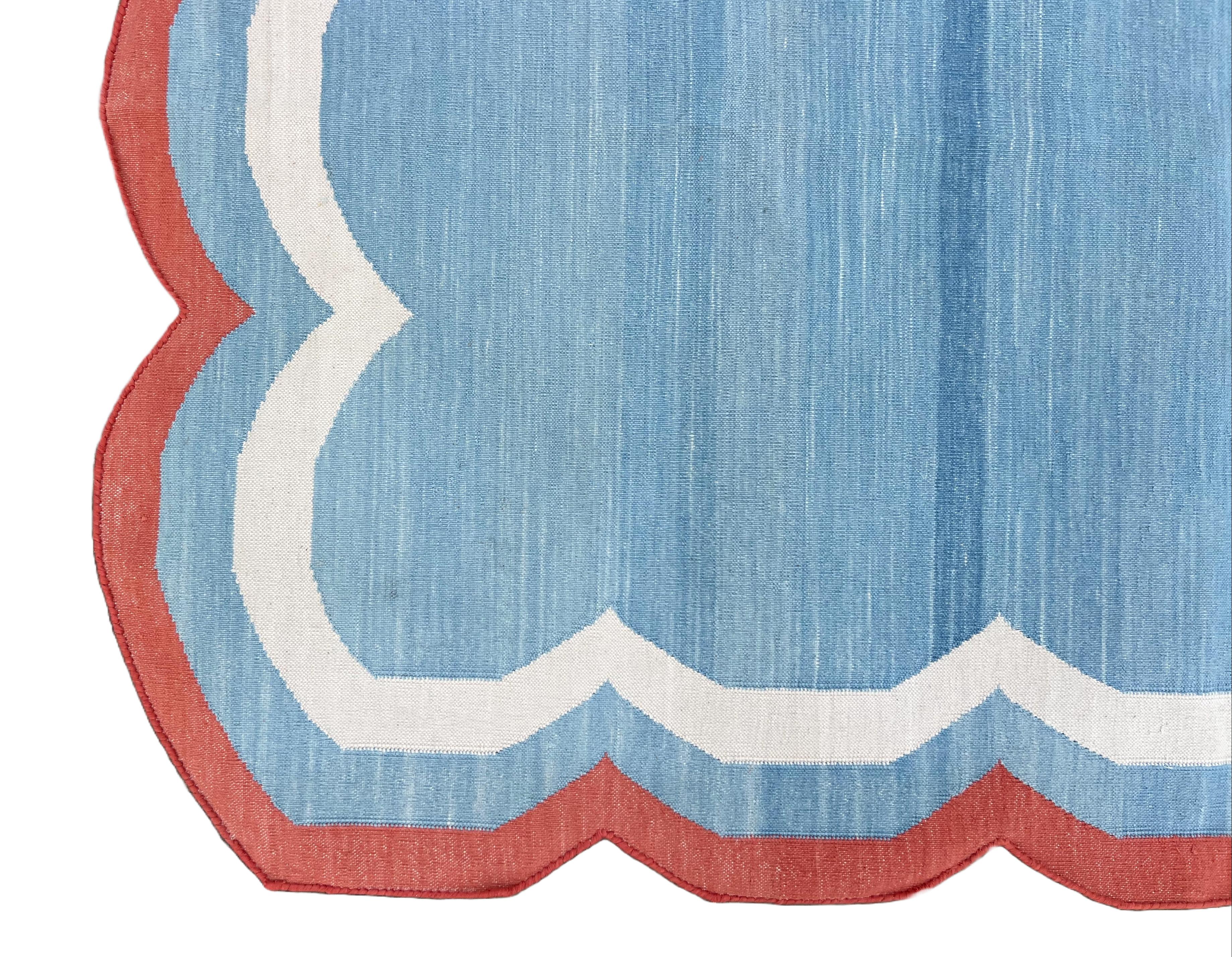 Handmade Cotton Area Flat Weave Rug, 5x7 Blue And Red Scalloped Indian Dhurrie In New Condition For Sale In Jaipur, IN