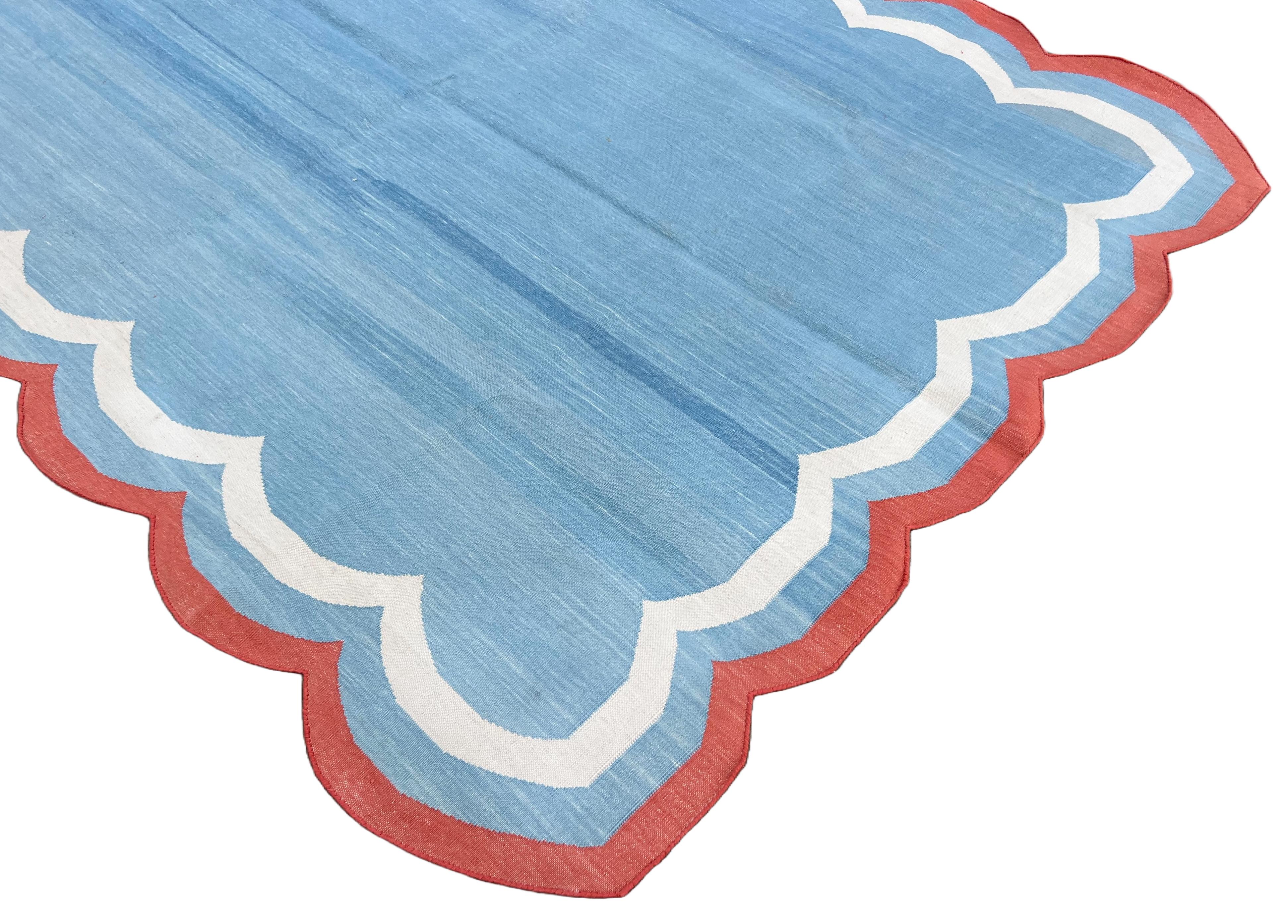 Handmade Cotton Area Flat Weave Rug, 5x7 Blue And Red Scalloped Indian Dhurrie For Sale 3
