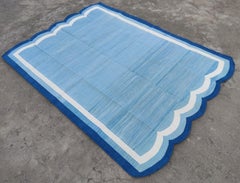 Tappeto a trama piatta in cotone fatto a mano, 5x7 smerlato bianco e blu, indiano Dhurrie