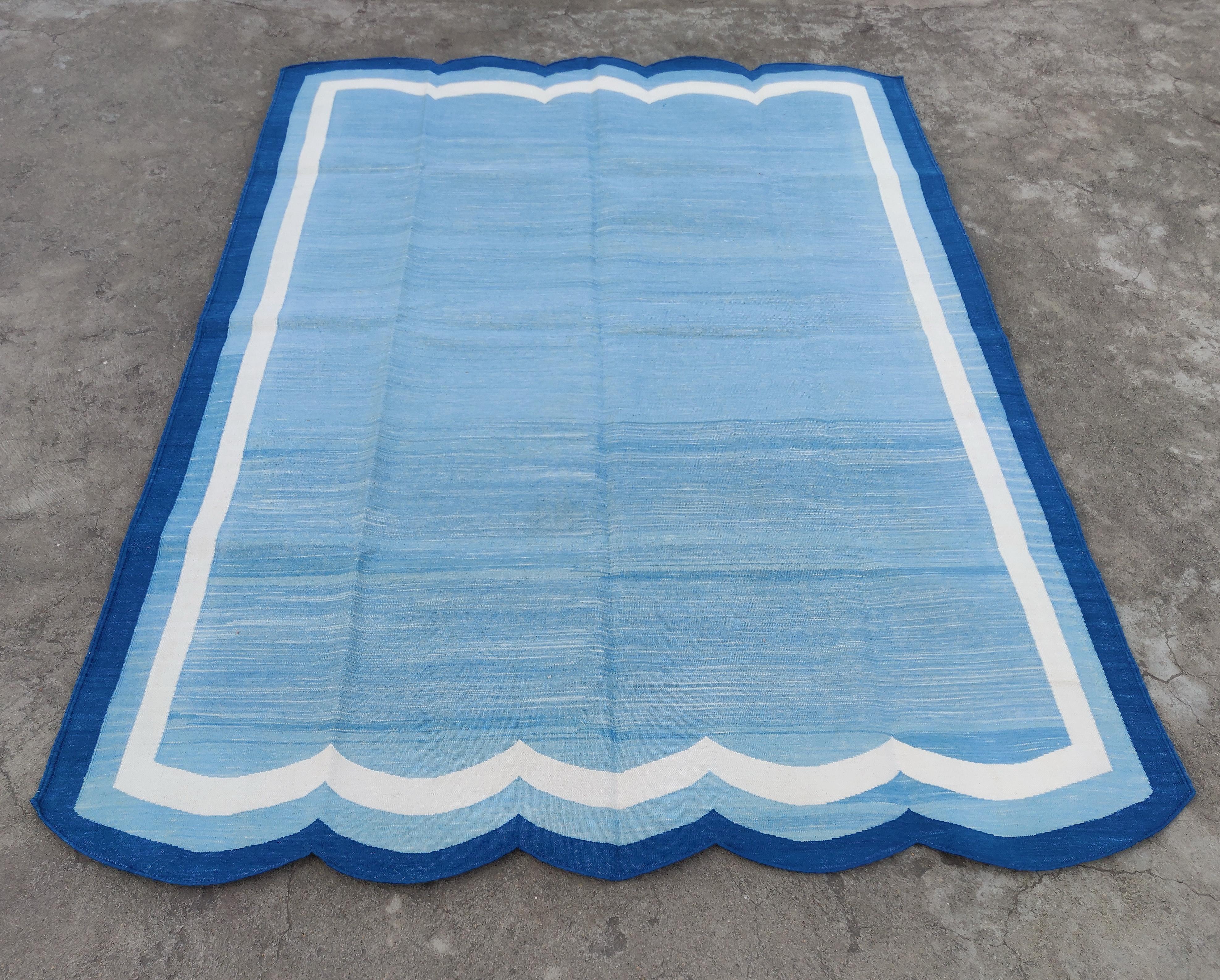 Handmade Cotton Area Flat Weave Rug, 5x7 Blue And White Scalloped Indian Dhurrie For Sale 2