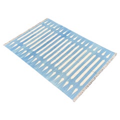 Tappeto a tessitura piatta in cotone fatto a mano, 5x7 a righe bianche e blu, indiano Dhurrie