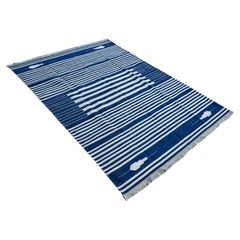 Tappeto a tessitura piatta in cotone fatto a mano, 5x7 a righe bianche e blu, indiano Dhurrie