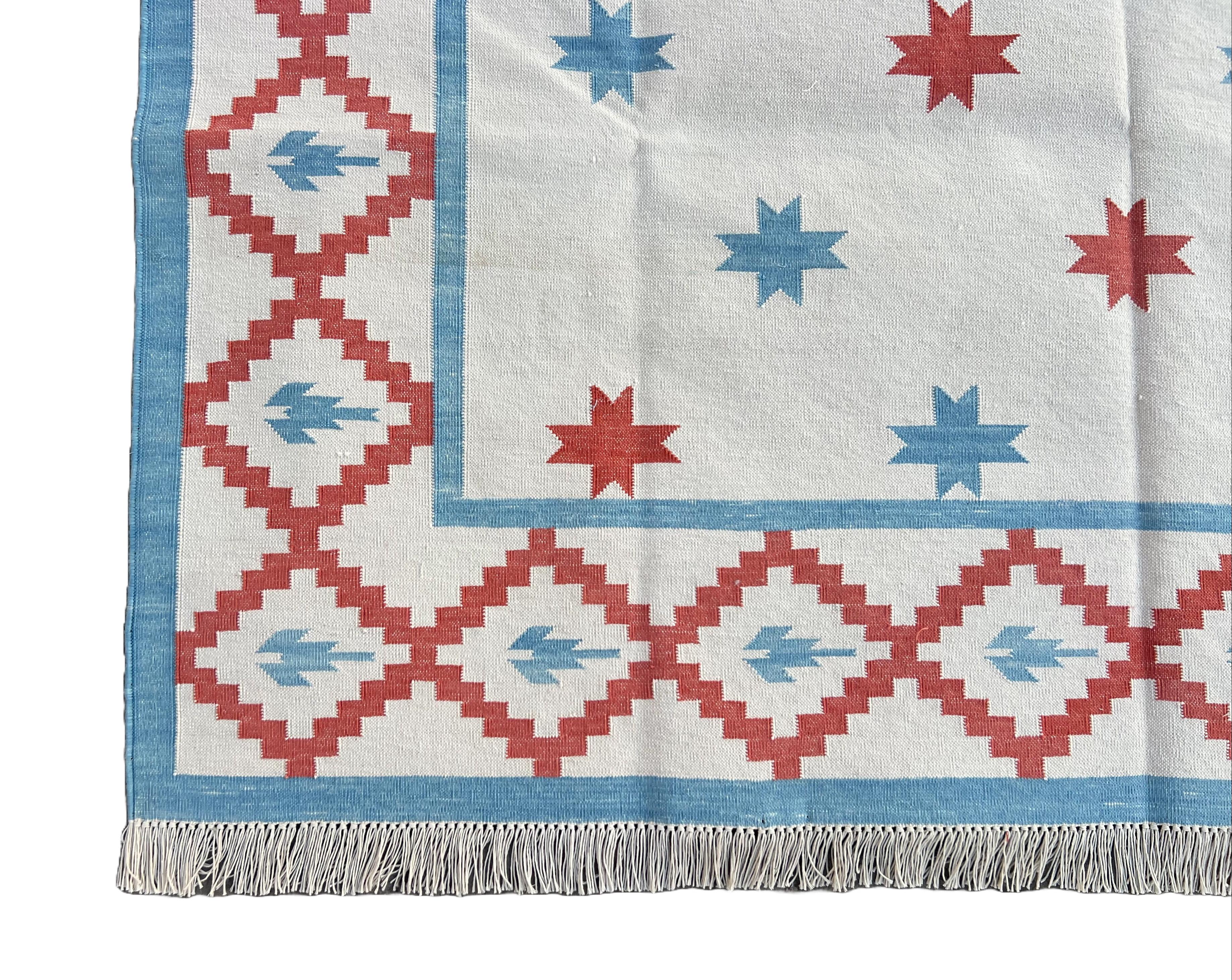 Hand-Woven Handmade Cotton Area Flat Weave Rug, 5x7 Cream And Blue Star Indian Dhurrie Rug For Sale